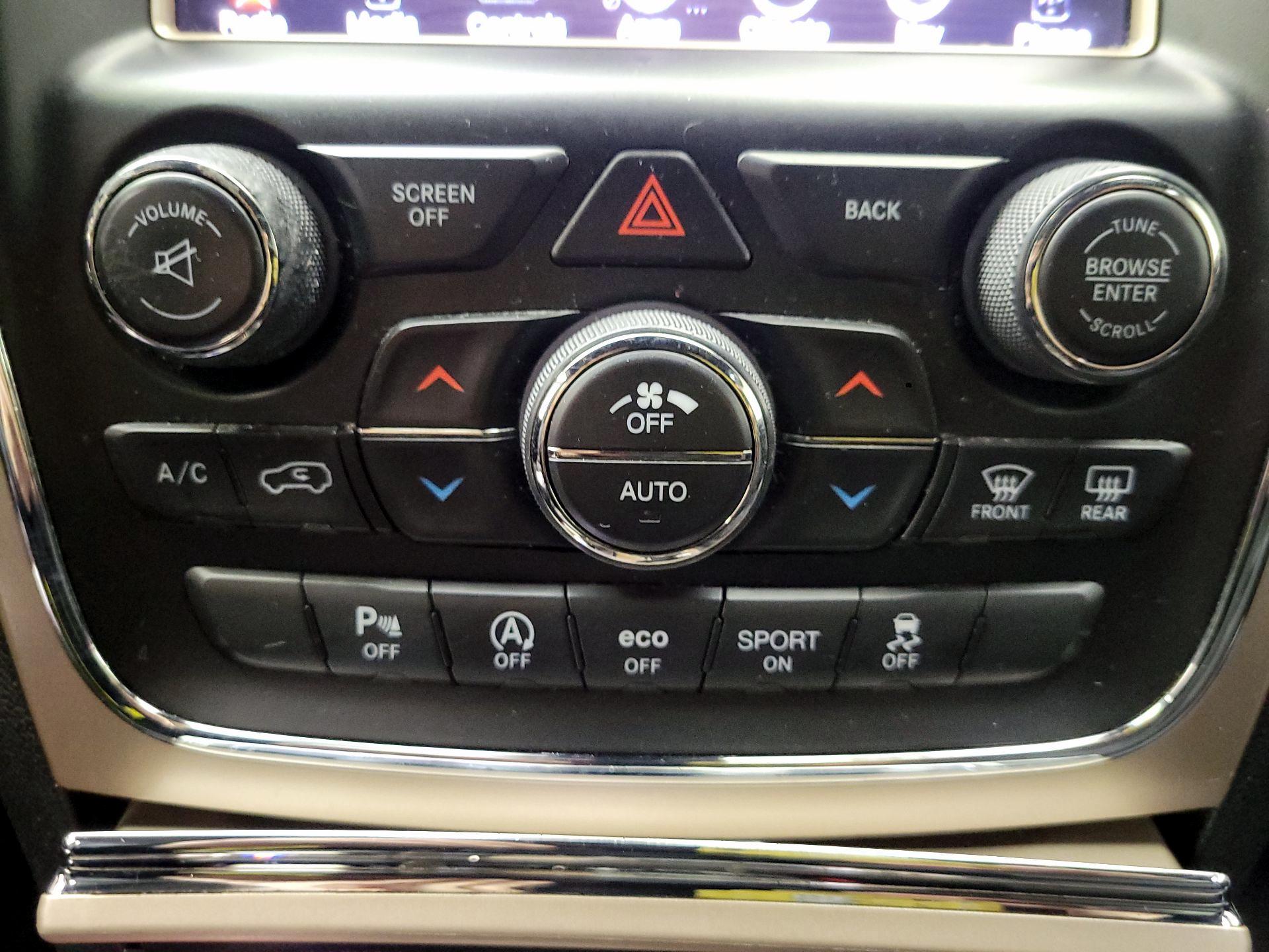 Thumbnail: 2017 Jeep Grand Cherokee - 15