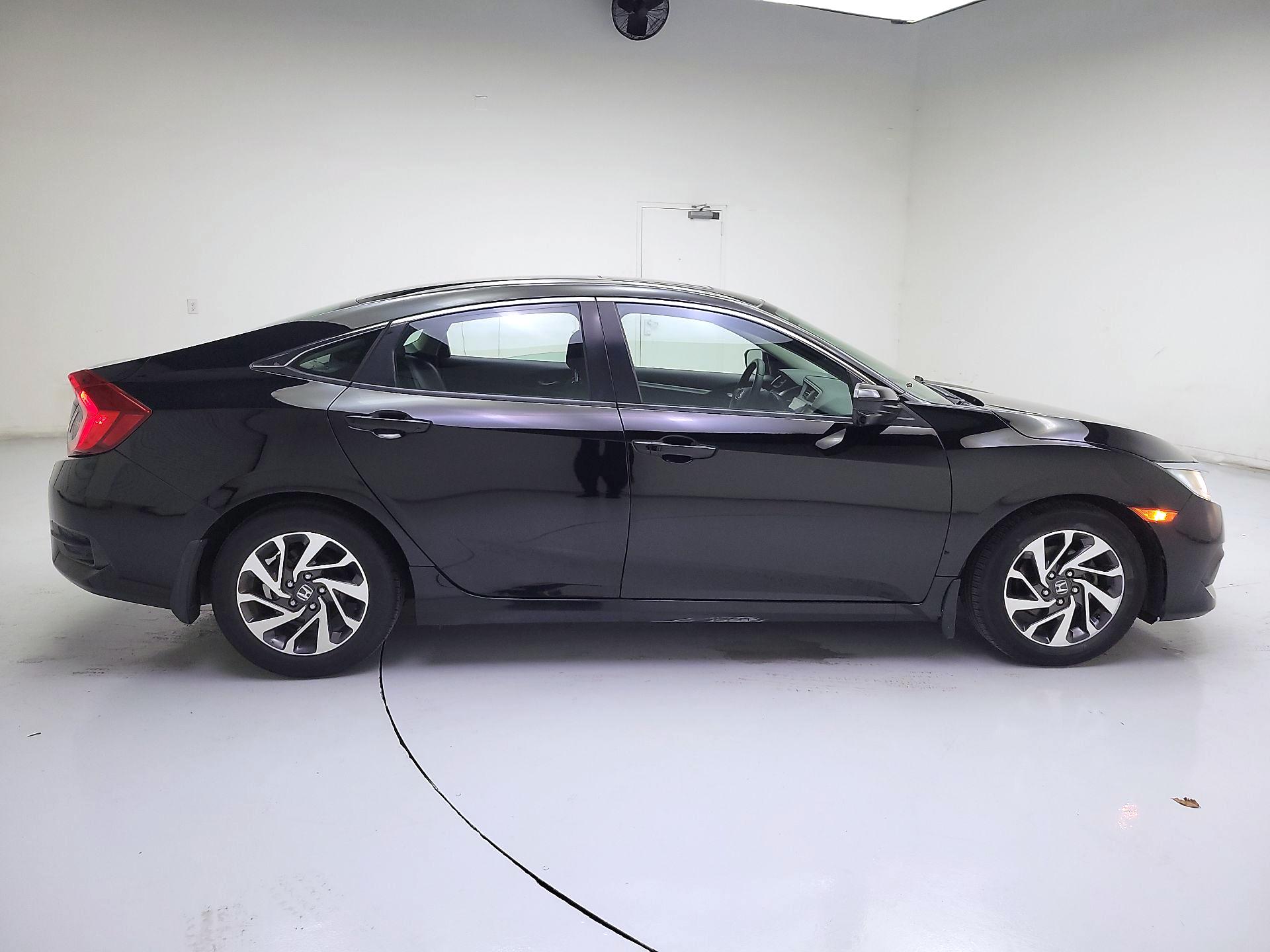 Thumbnail: 2016 Honda Civic - 4