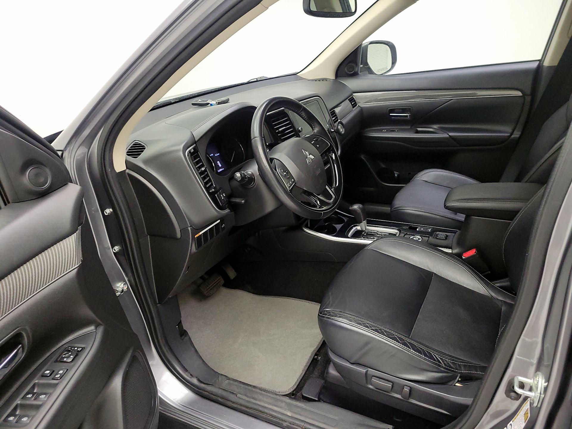 Thumbnail: 2019 Mitsubishi Outlander - 9