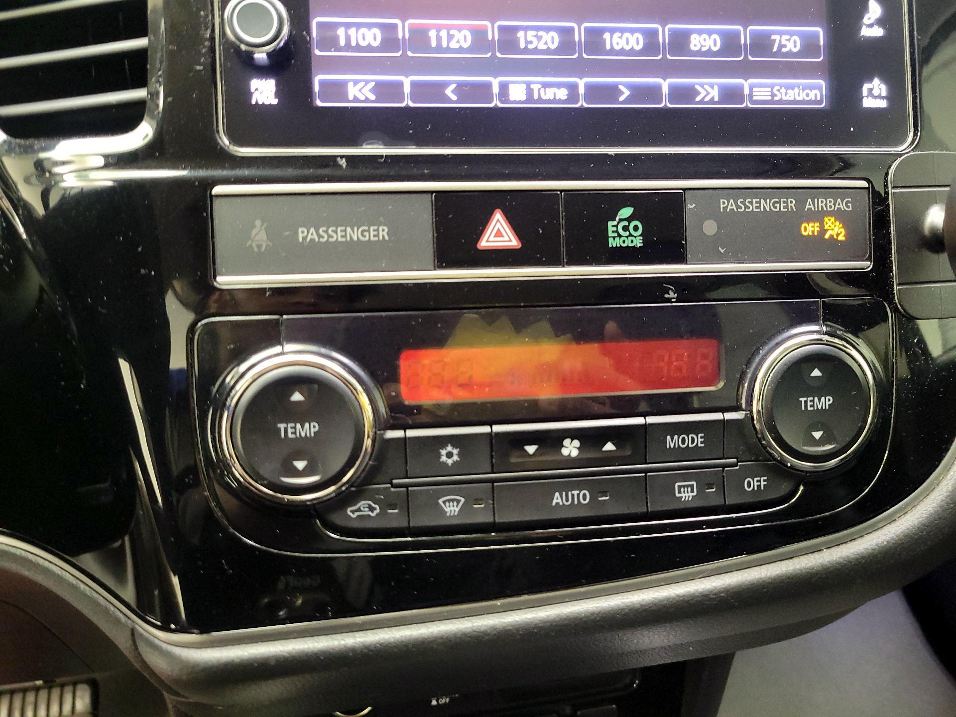 Thumbnail: 2019 Mitsubishi Outlander - 14