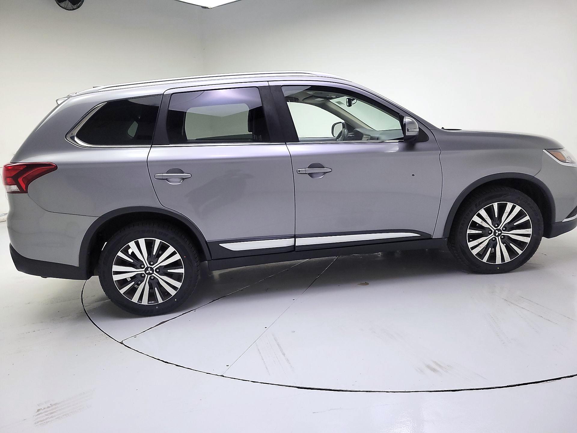 Thumbnail: 2019 Mitsubishi Outlander - 4