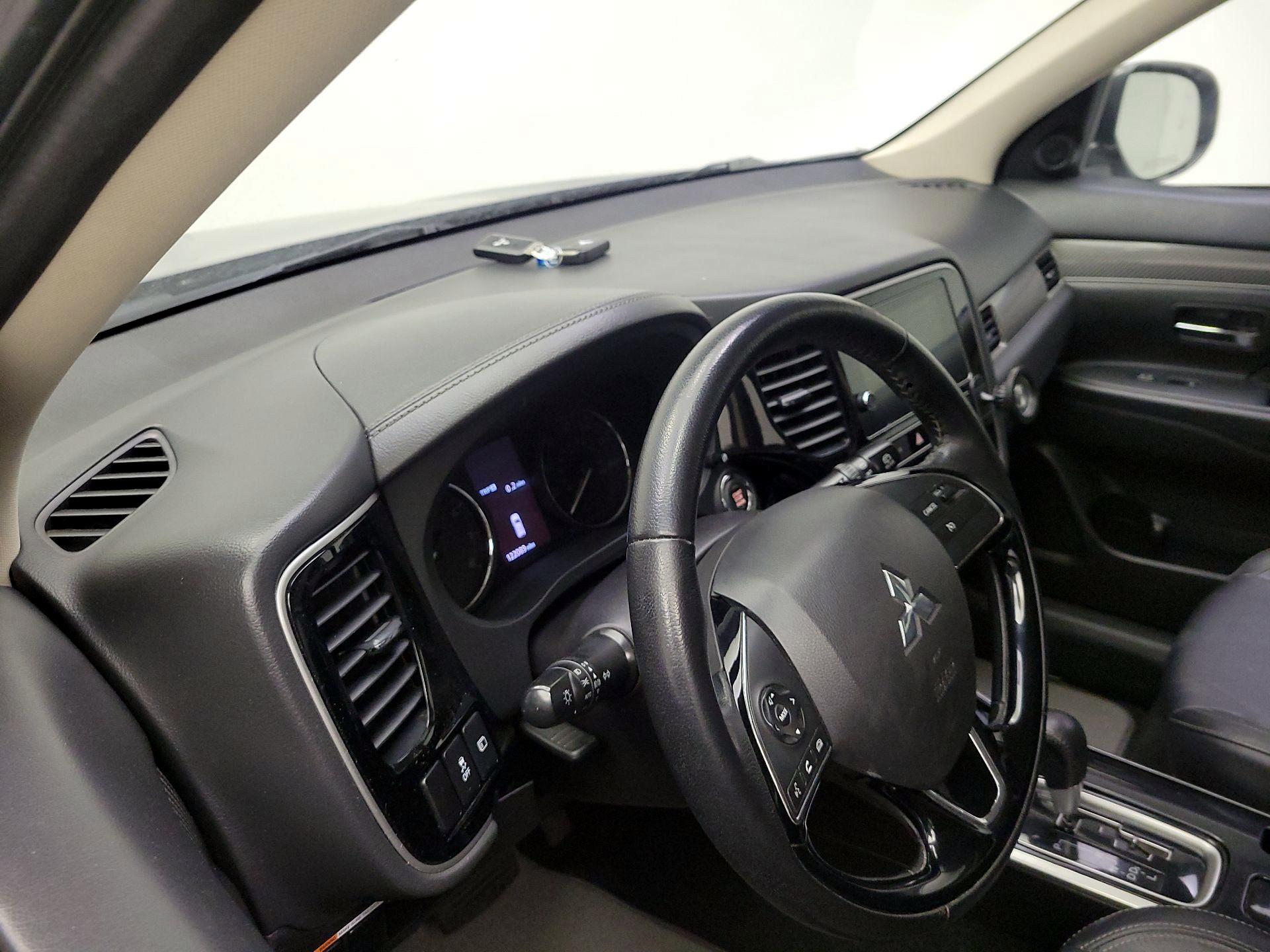 Thumbnail: 2019 Mitsubishi Outlander - 8