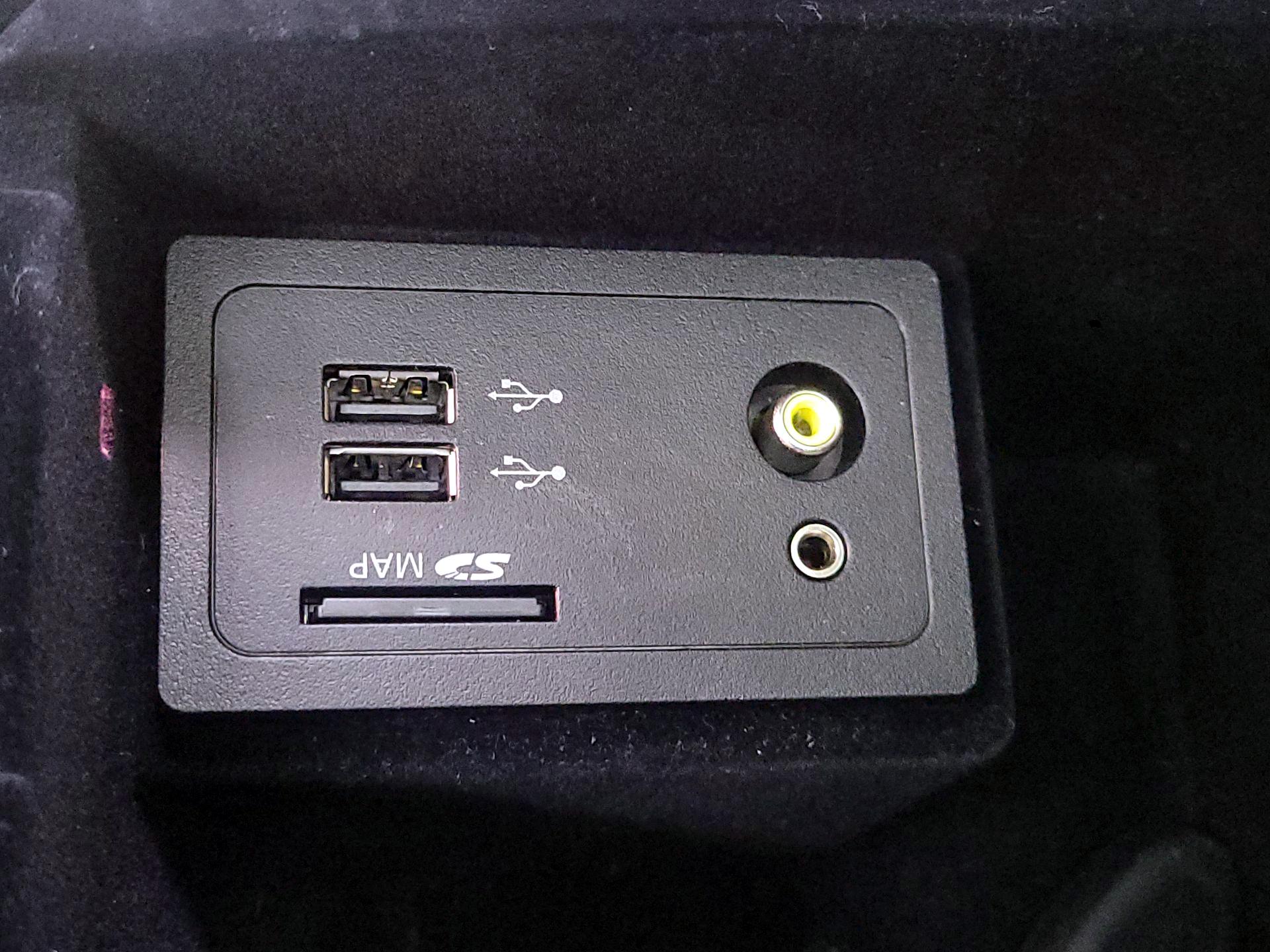 Thumbnail: 2017 INFINITI Q60 - 17