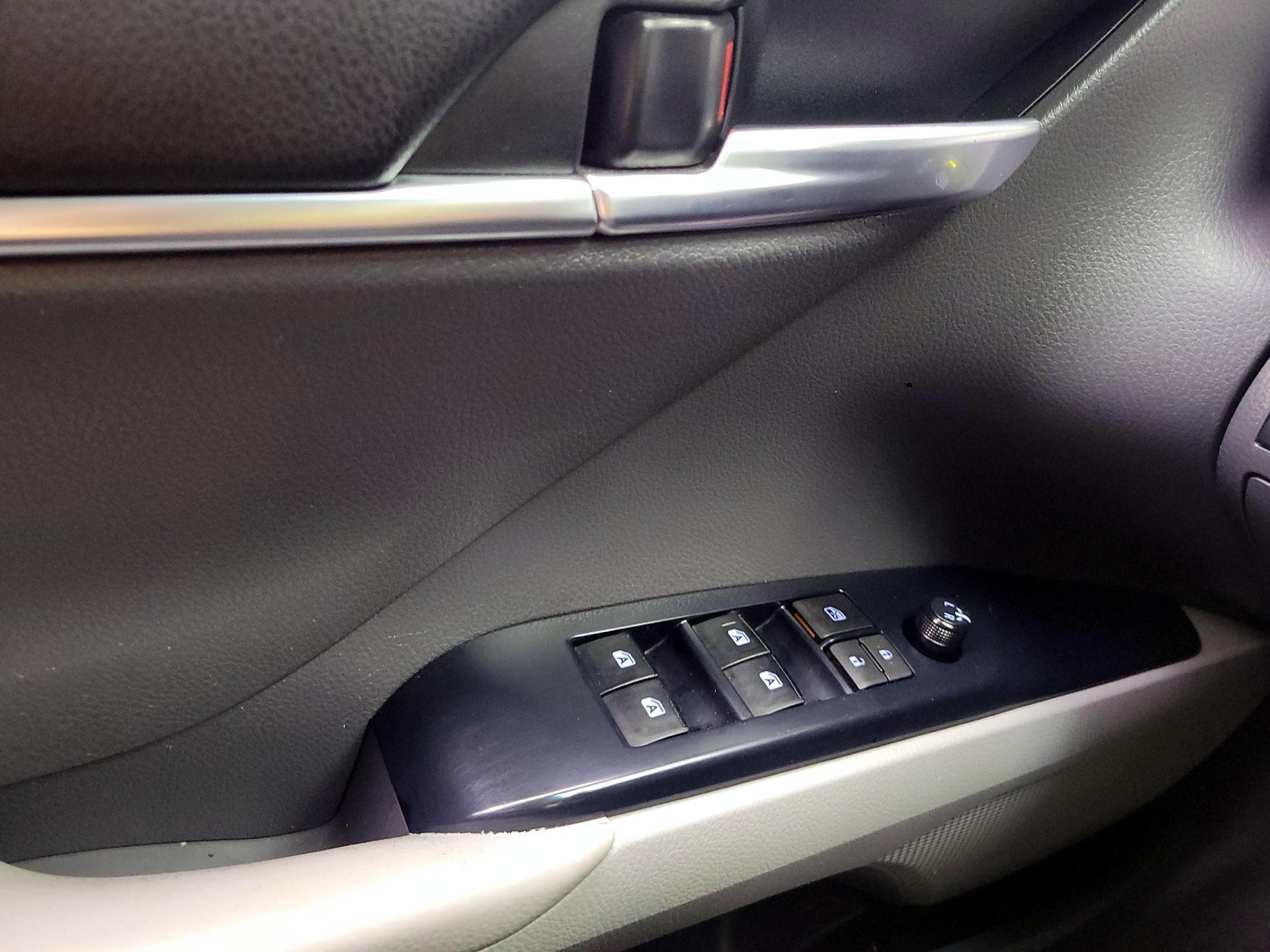 Thumbnail: 2018 Toyota Camry - 10