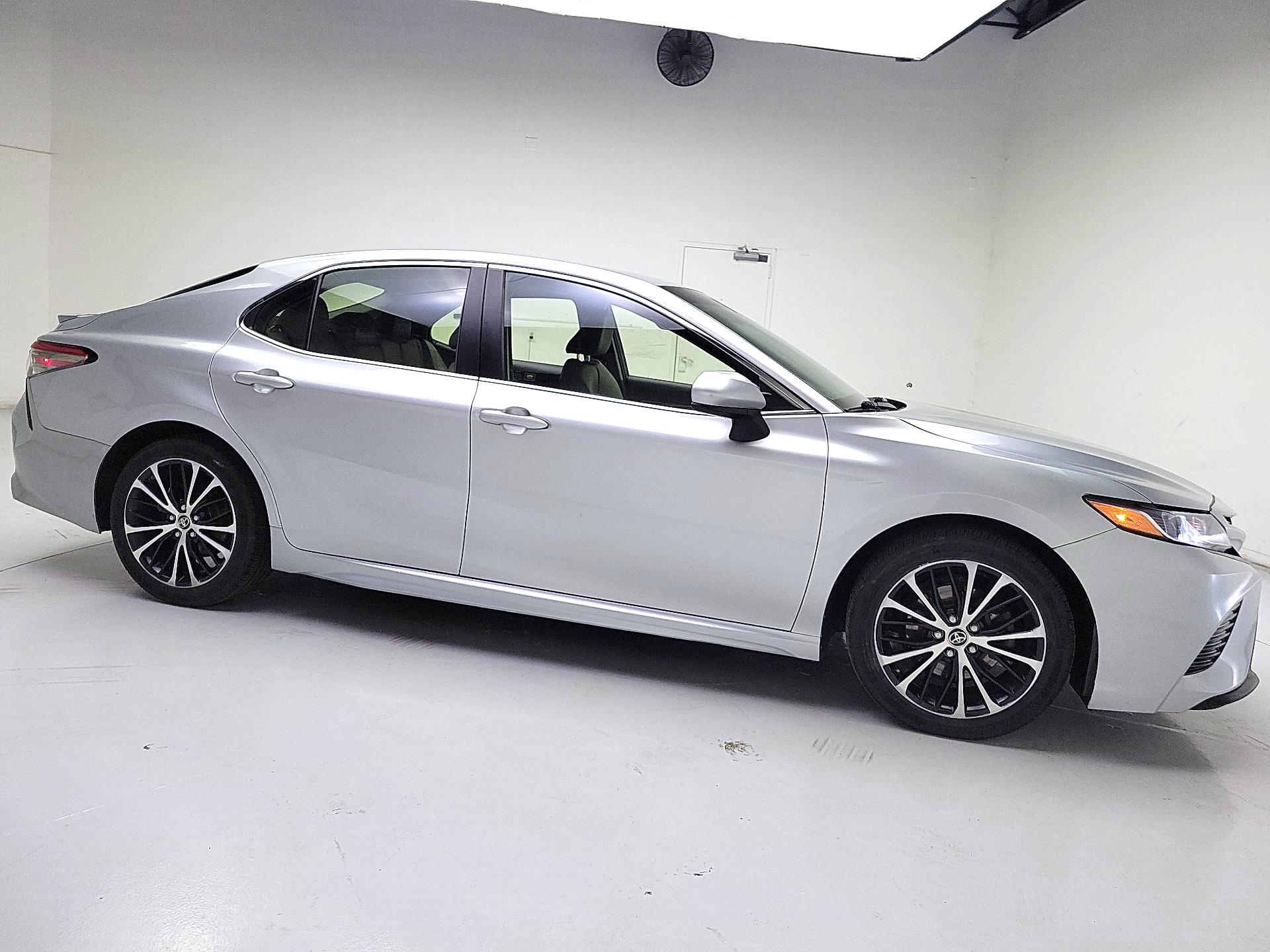 Thumbnail: 2018 Toyota Camry - 4