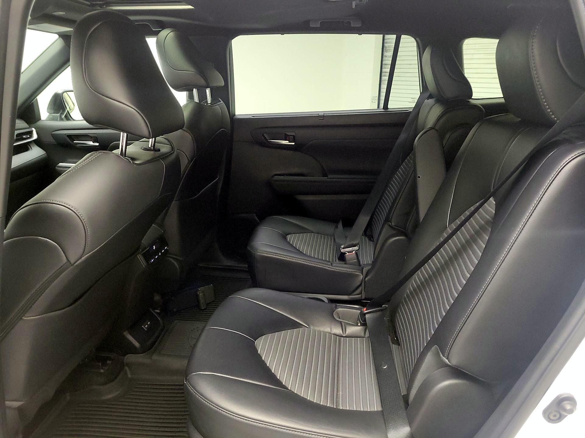 Thumbnail: 2023 Toyota Highlander - 18