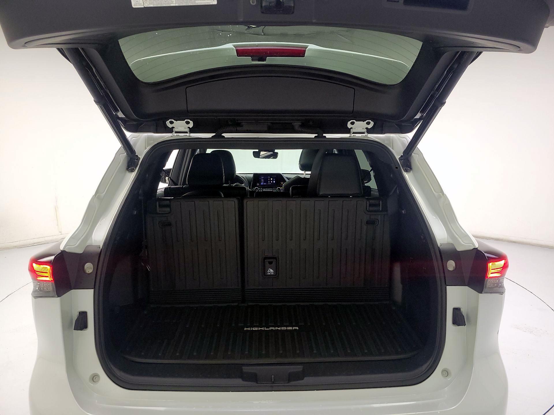 Thumbnail: 2023 Toyota Highlander - 19