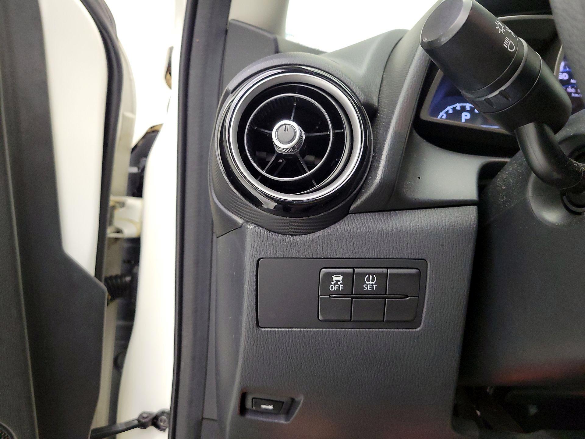 Thumbnail: 2019 Toyota Yaris - 13