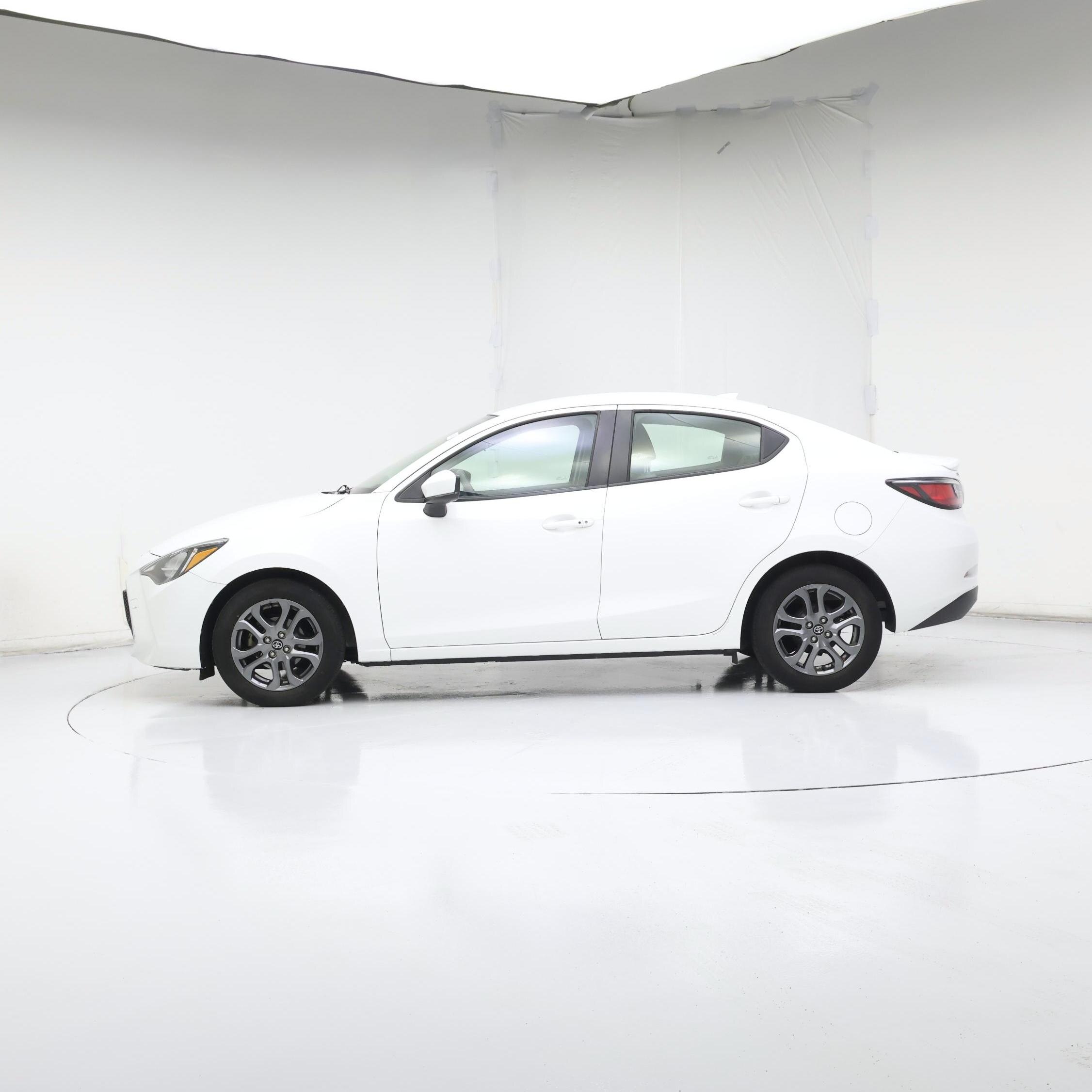 Thumbnail: 2019 Toyota Yaris - 3