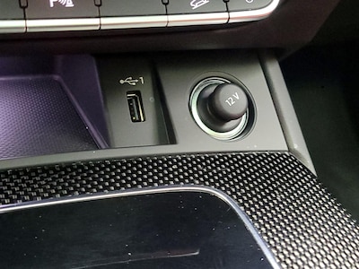 USB/AUX Ports