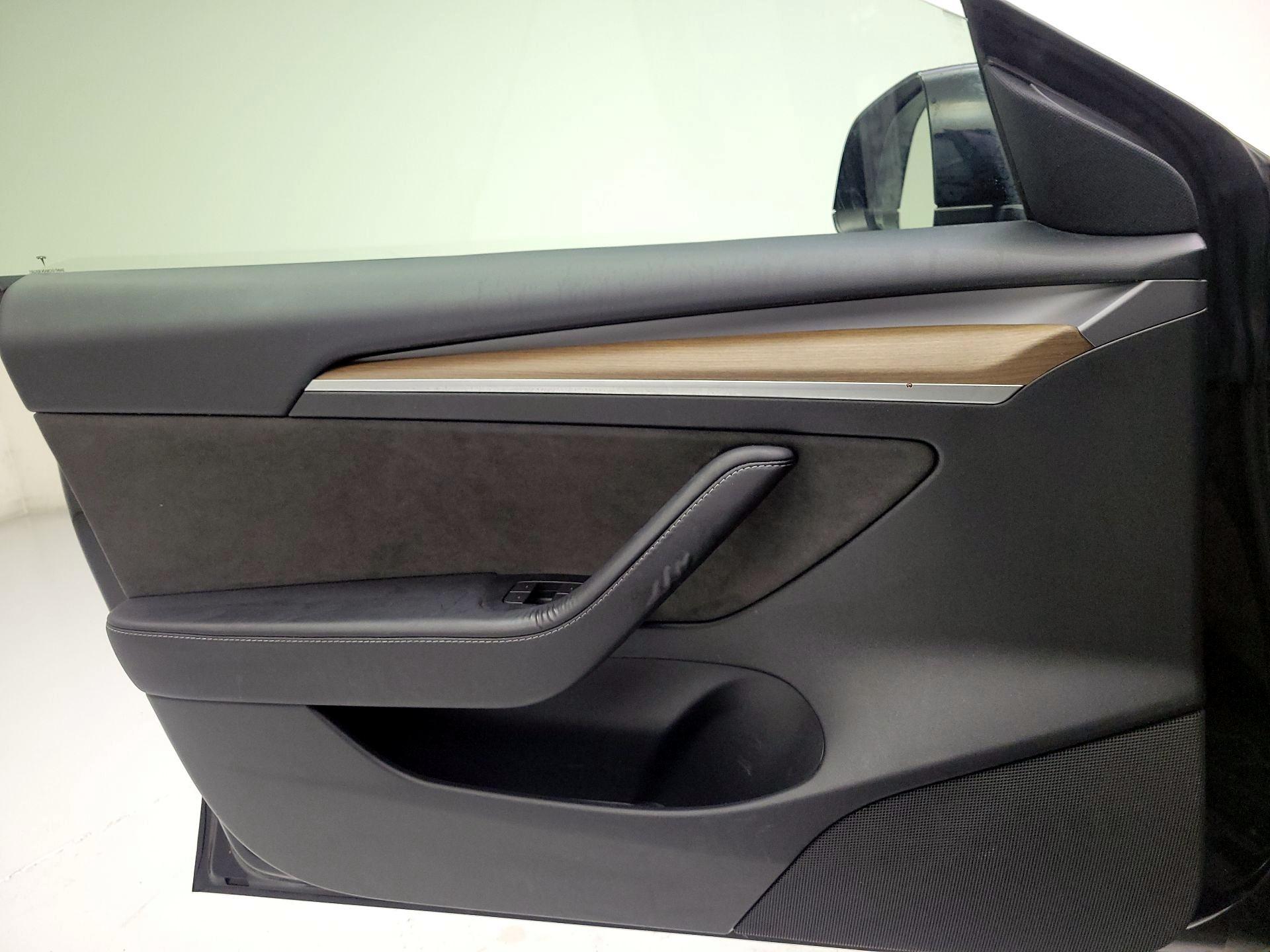 Thumbnail: 2023 Tesla Model 3 - 10