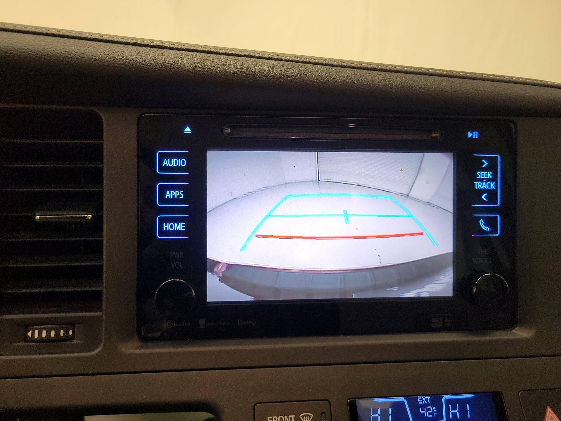 Thumbnail: 2017 Toyota Sienna - 12