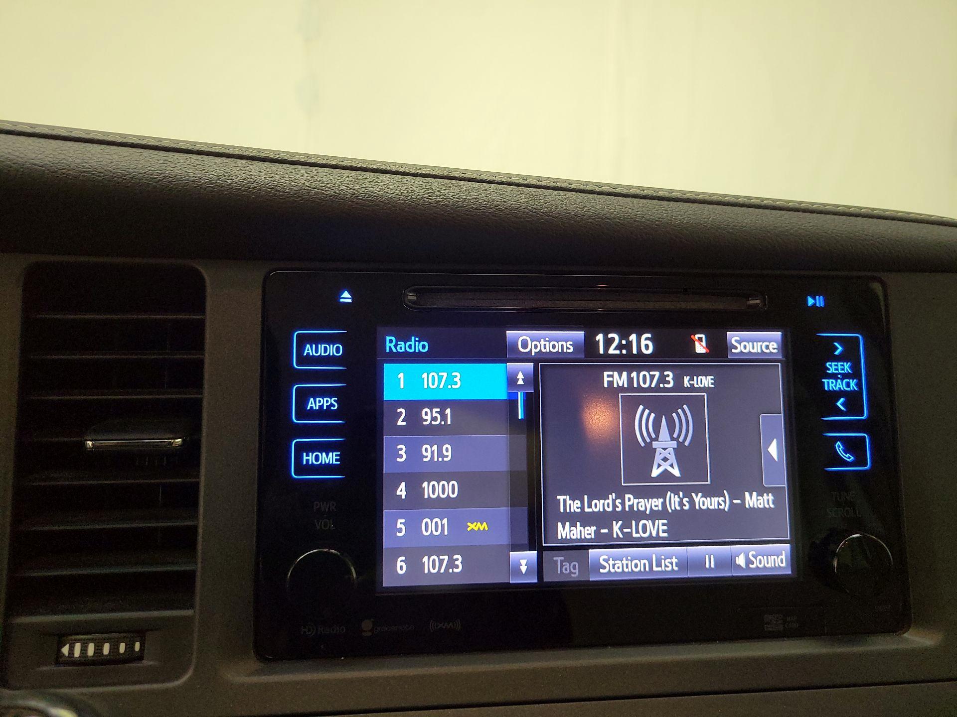 Thumbnail: 2017 Toyota Sienna - 13