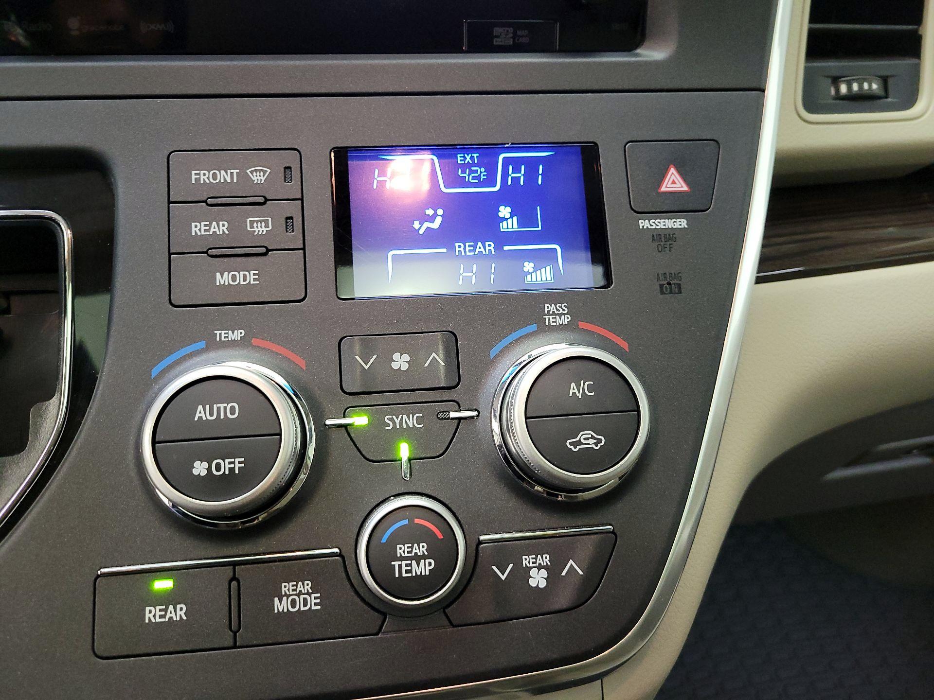 Thumbnail: 2017 Toyota Sienna - 14