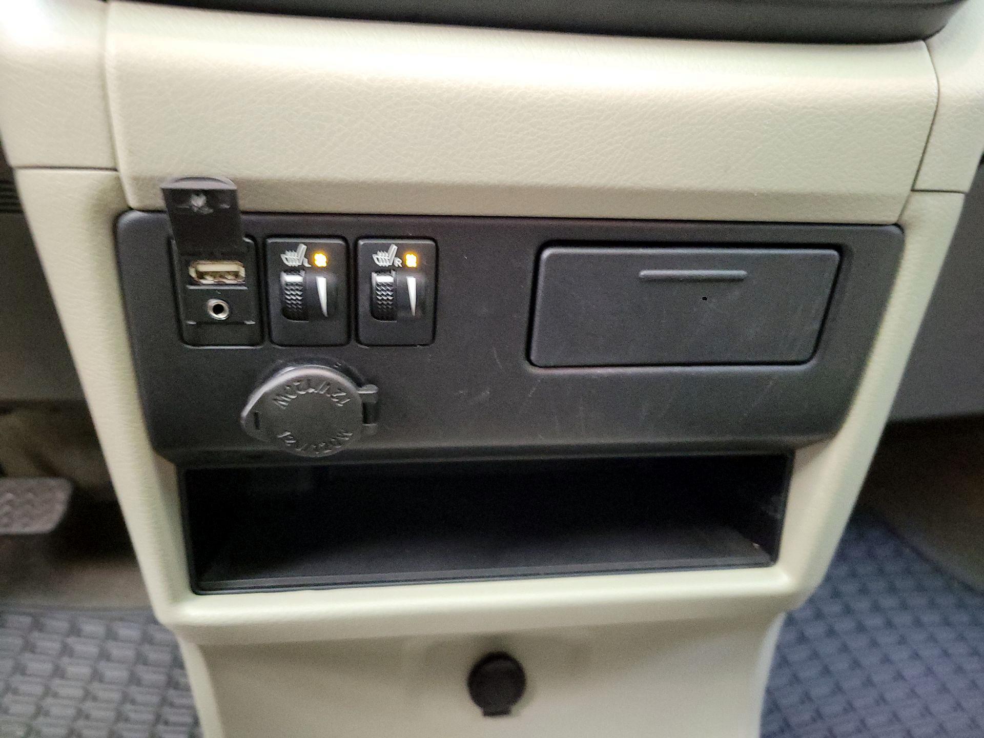 Thumbnail: 2017 Toyota Sienna - 16