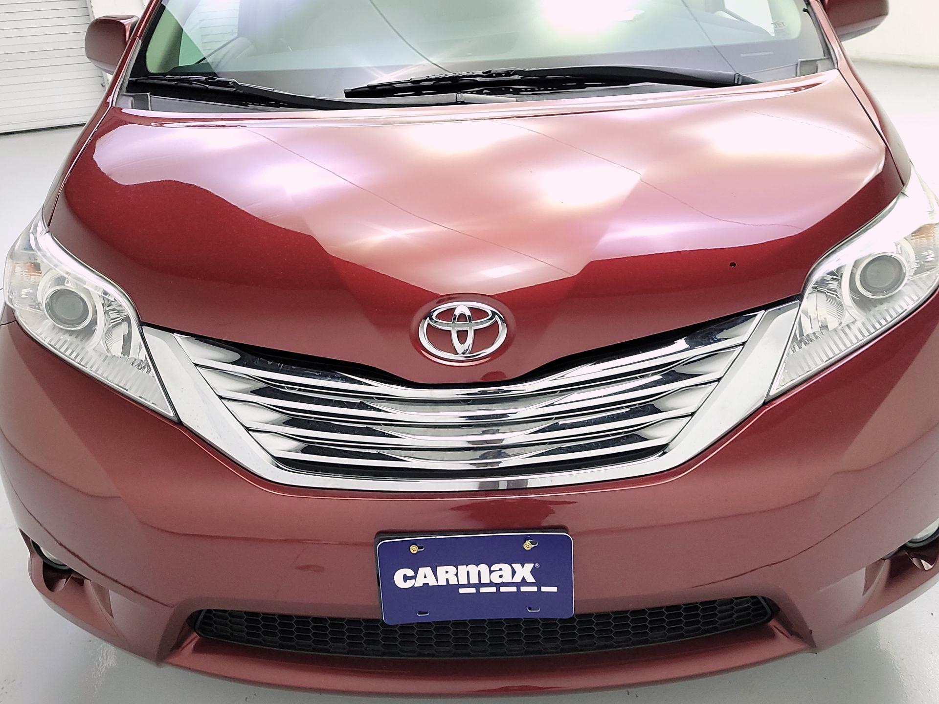 Thumbnail: 2017 Toyota Sienna - 2