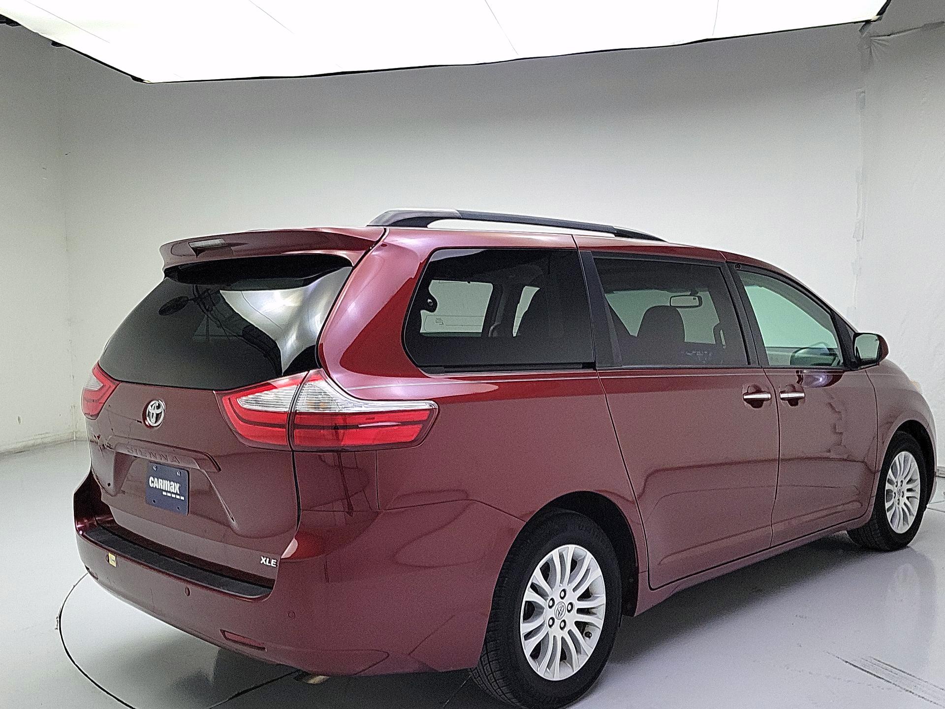 Thumbnail: 2017 Toyota Sienna - 5