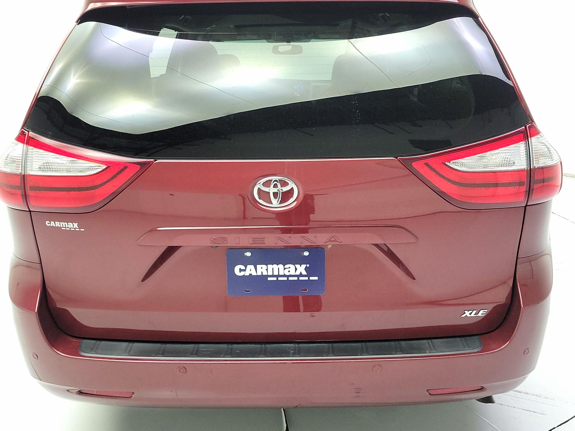 Thumbnail: 2017 Toyota Sienna - 6