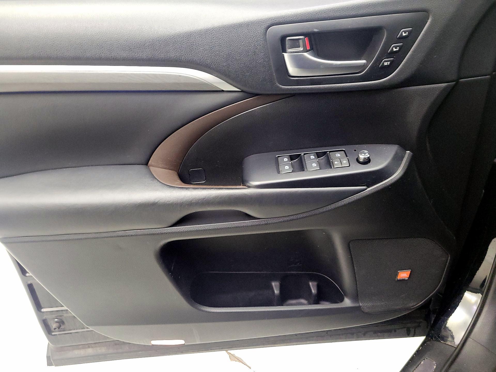 Thumbnail: 2019 Toyota Highlander - 10