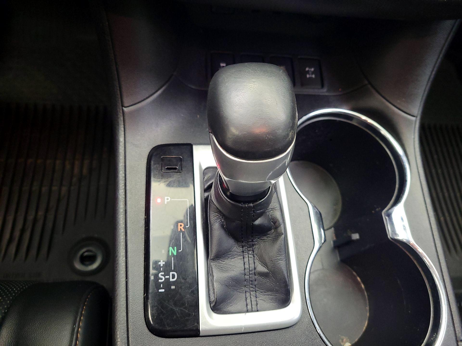 Thumbnail: 2019 Toyota Highlander - 16