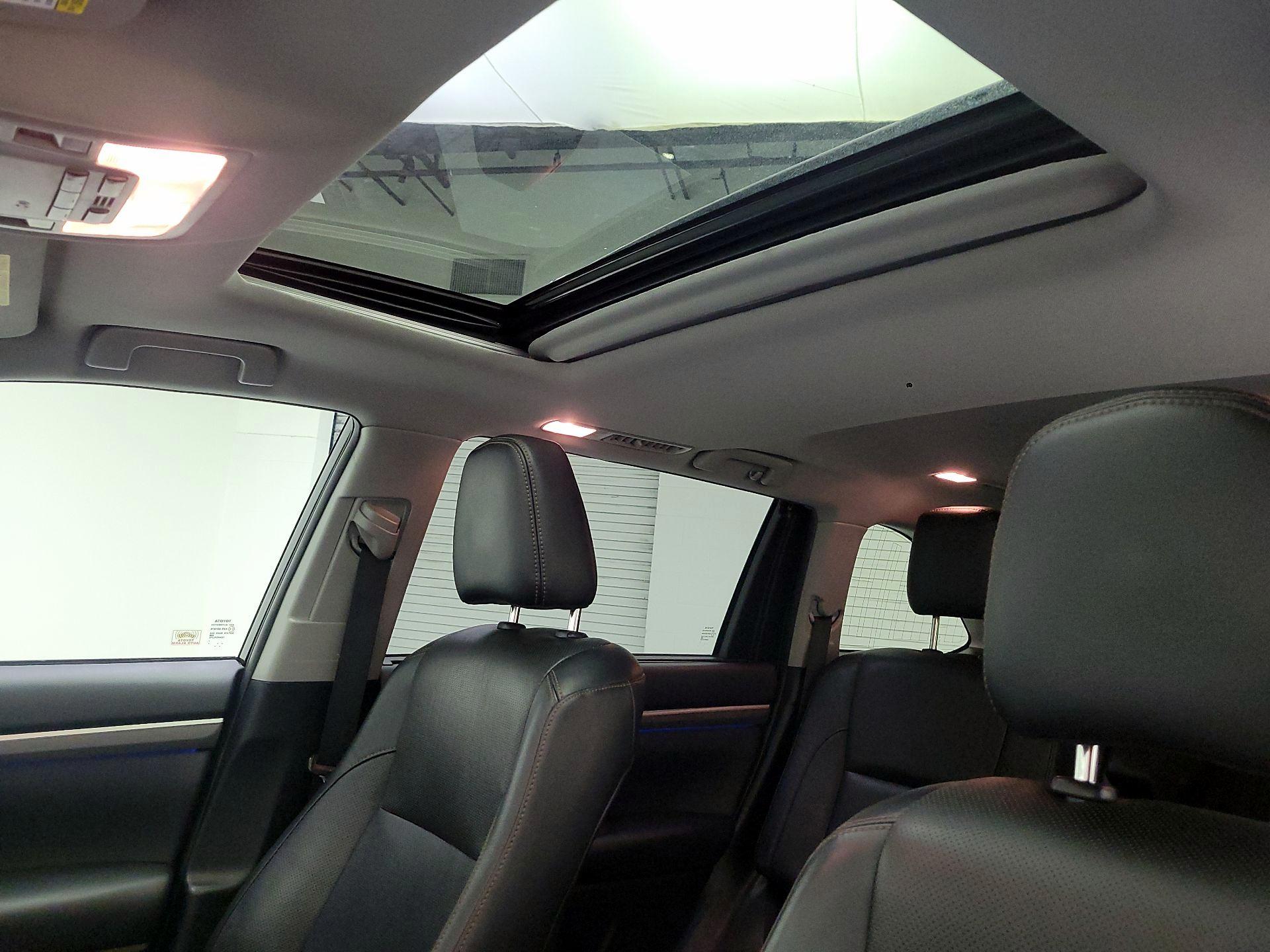 Thumbnail: 2019 Toyota Highlander - 18