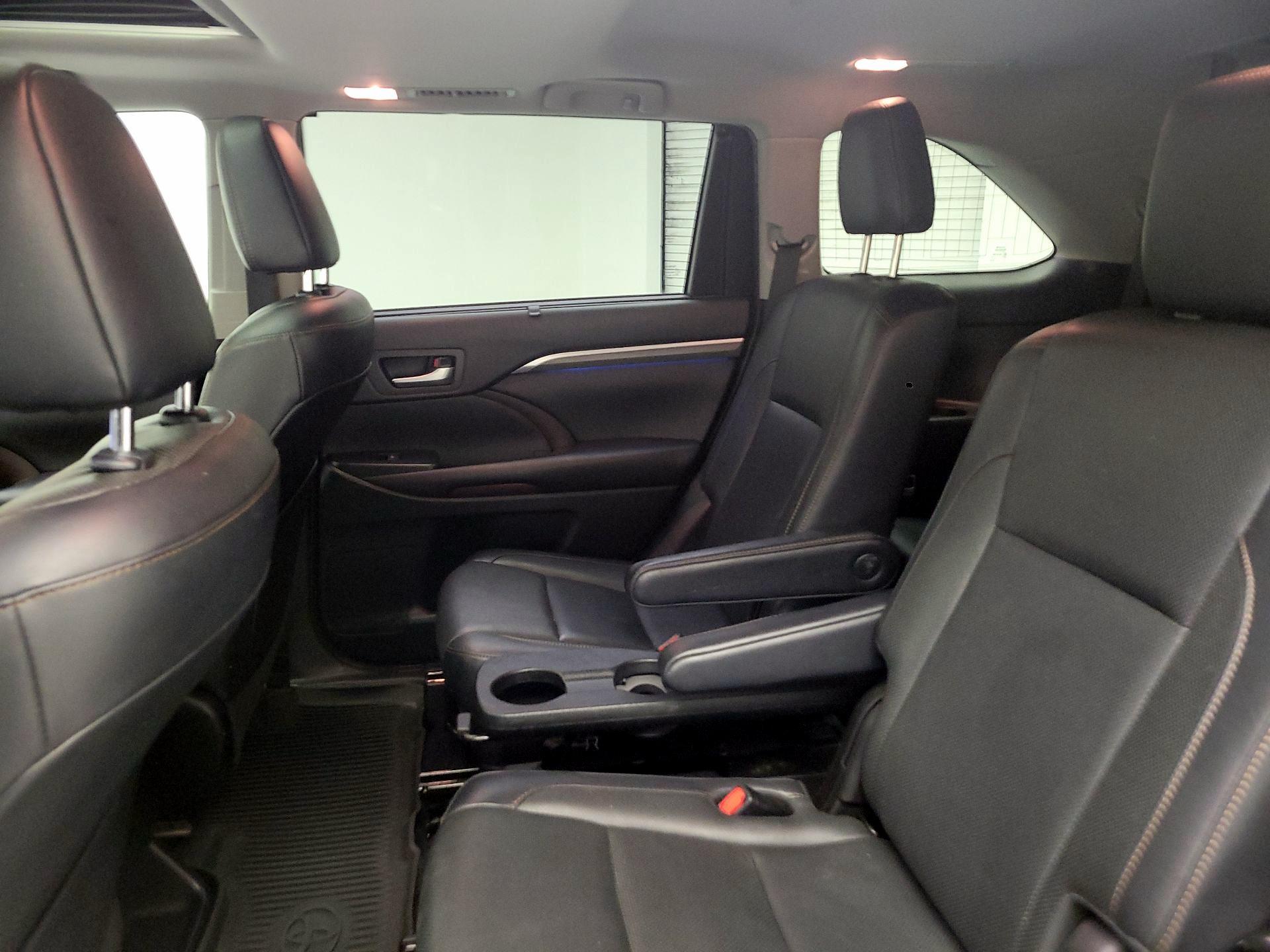 Thumbnail: 2019 Toyota Highlander - 19