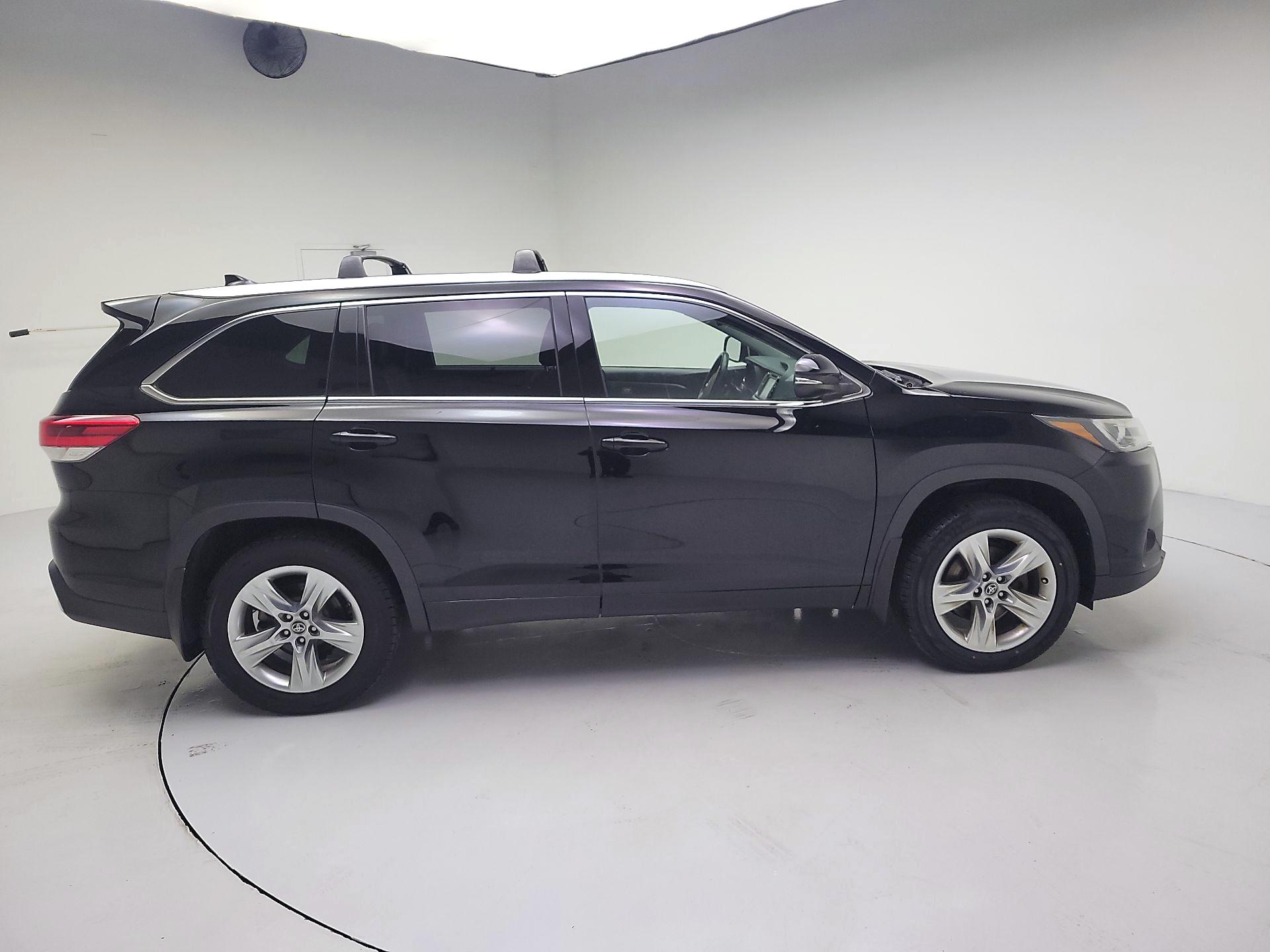 Thumbnail: 2019 Toyota Highlander - 4