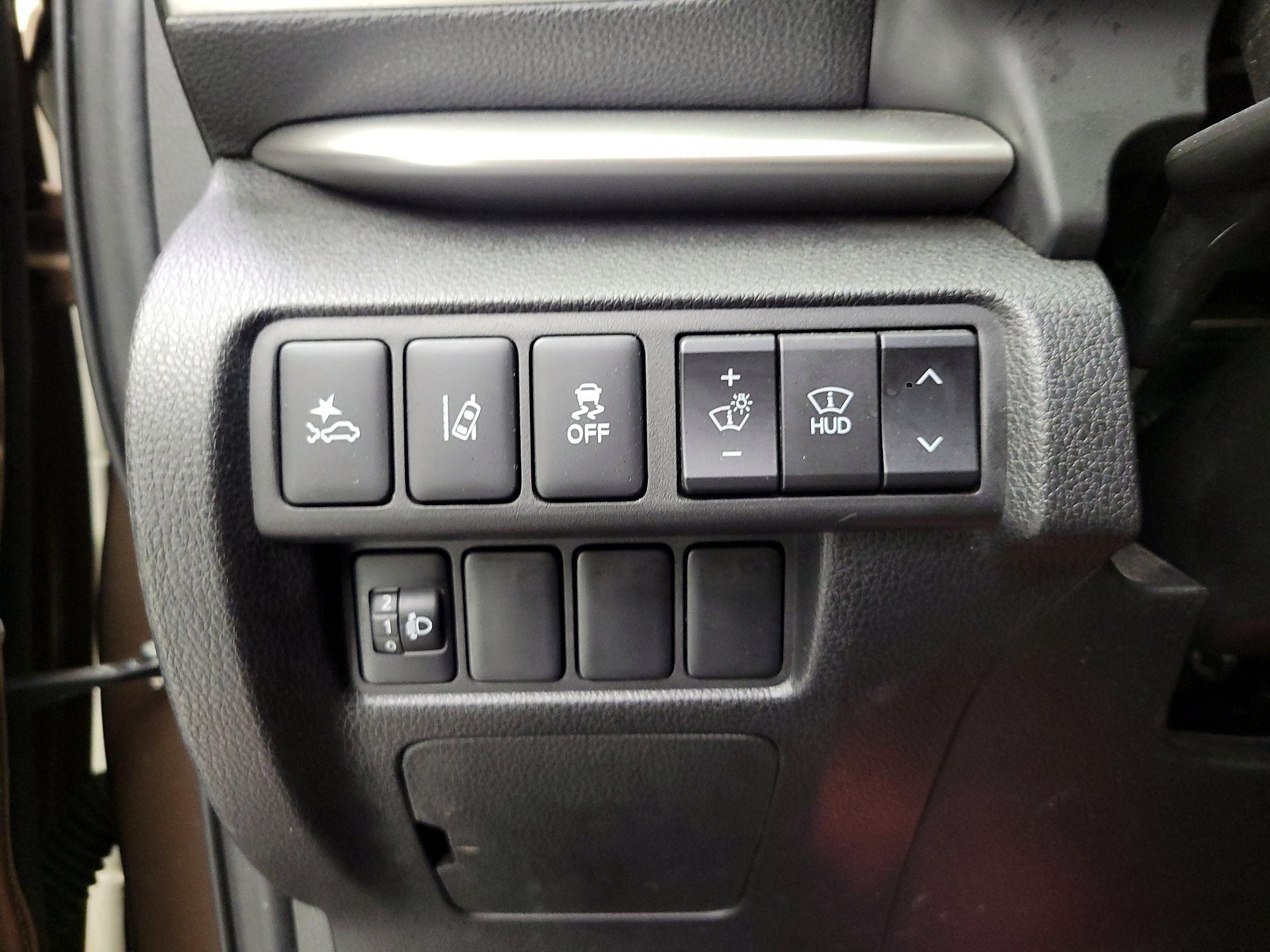 Thumbnail: 2018 Mitsubishi Eclipse Cross - 11