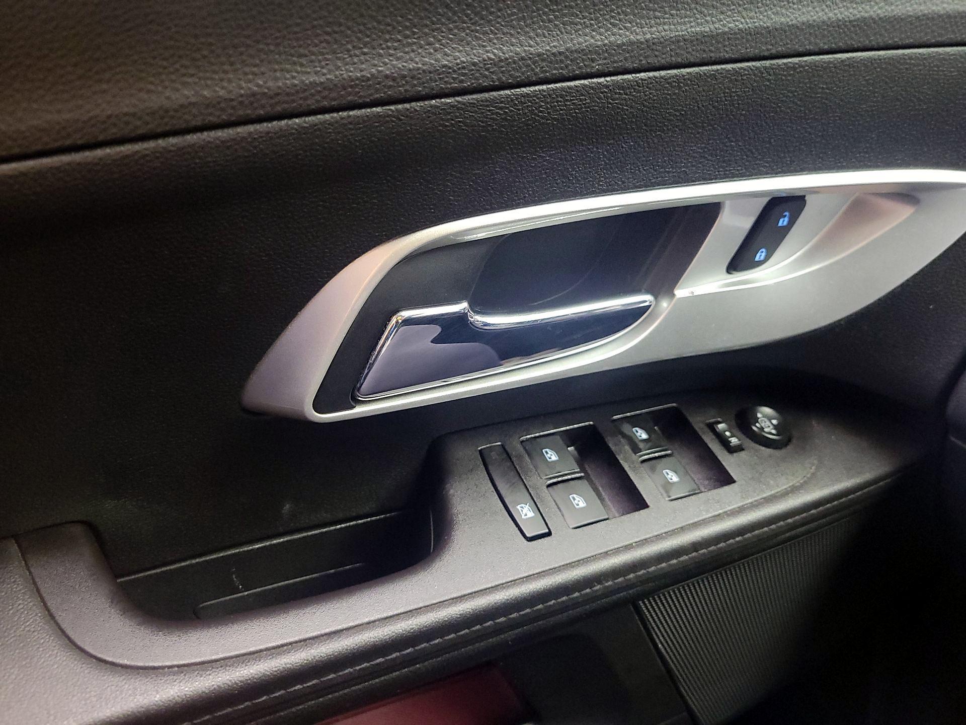 Thumbnail: 2016 Chevrolet Equinox - 10