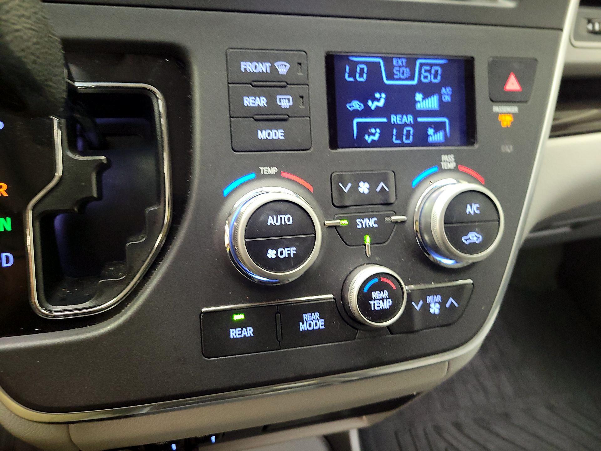 Thumbnail: 2017 Toyota Sienna - 14