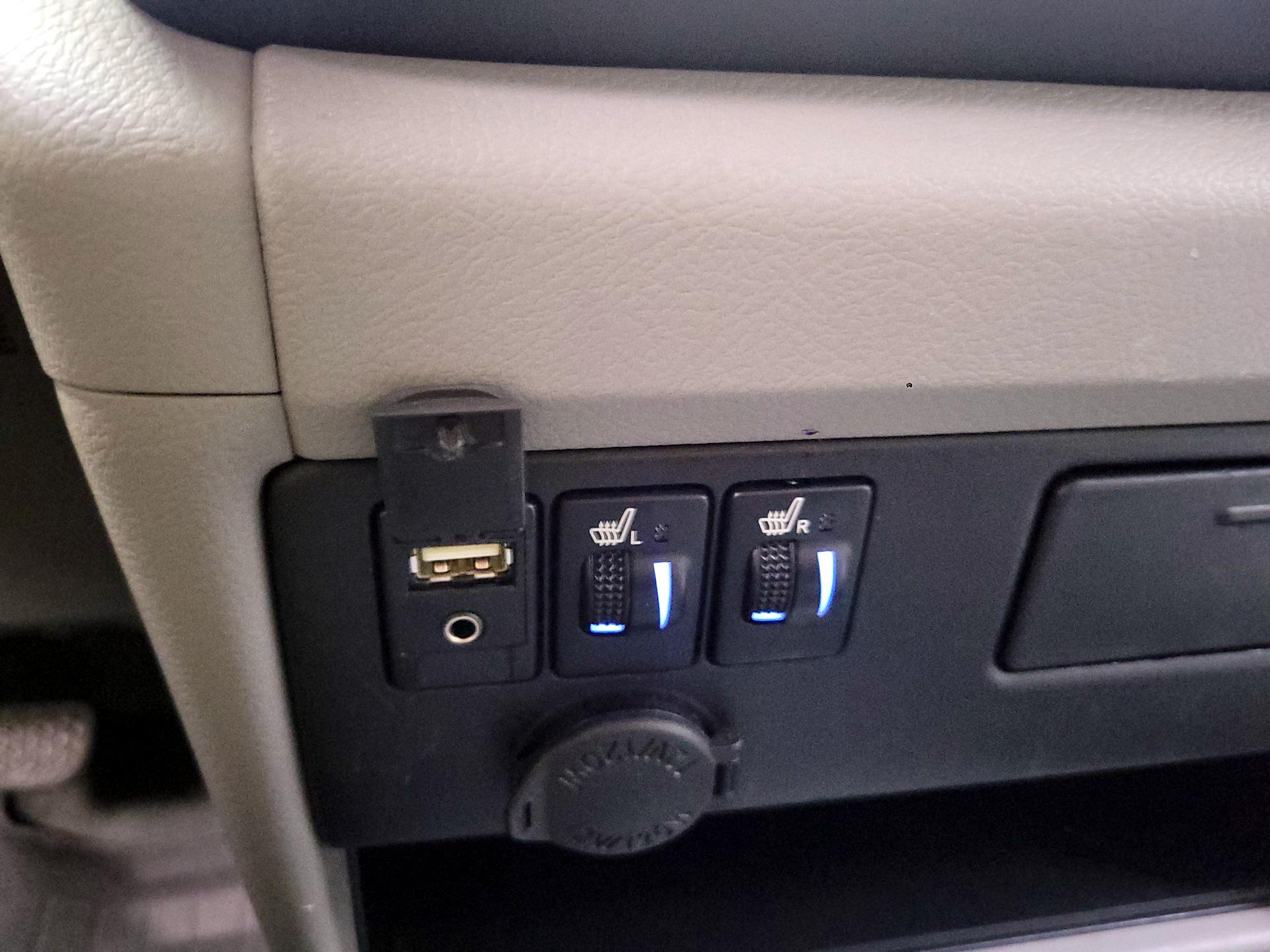 Thumbnail: 2017 Toyota Sienna - 16