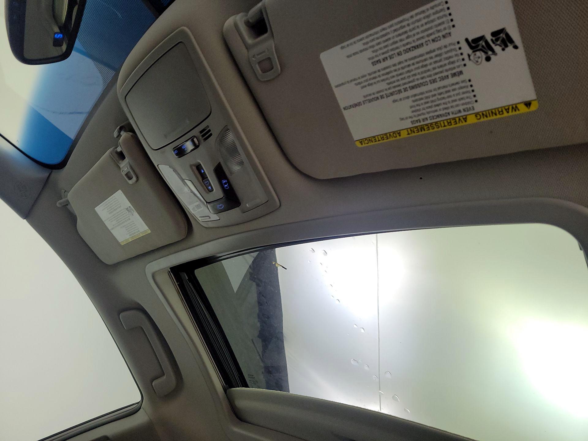 Thumbnail: 2017 Toyota Sienna - 17