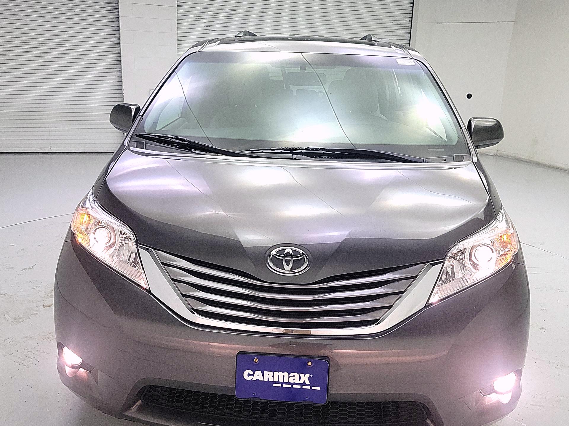 Thumbnail: 2017 Toyota Sienna - 2