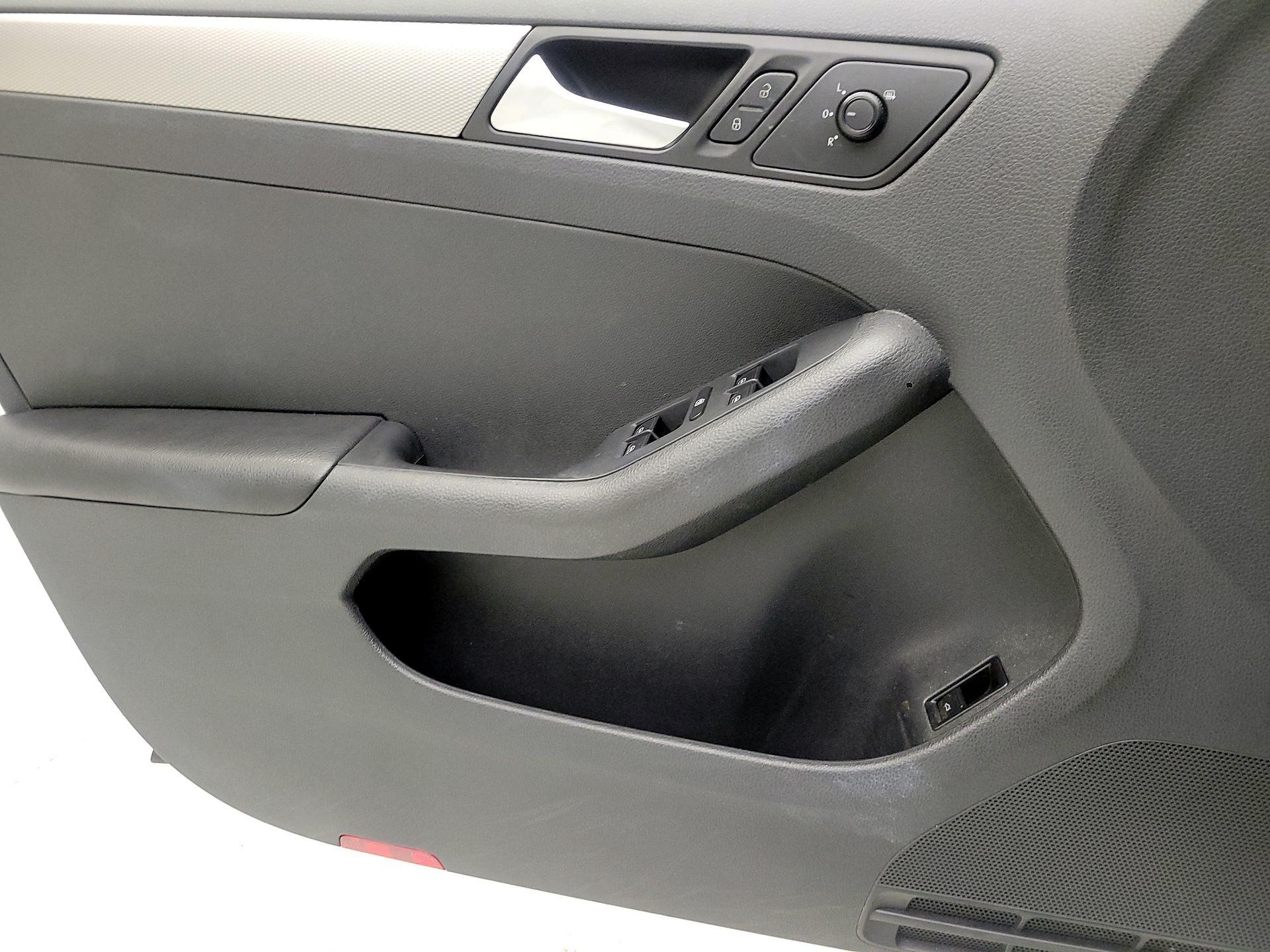 Thumbnail: 2017 Volkswagen Jetta - 10