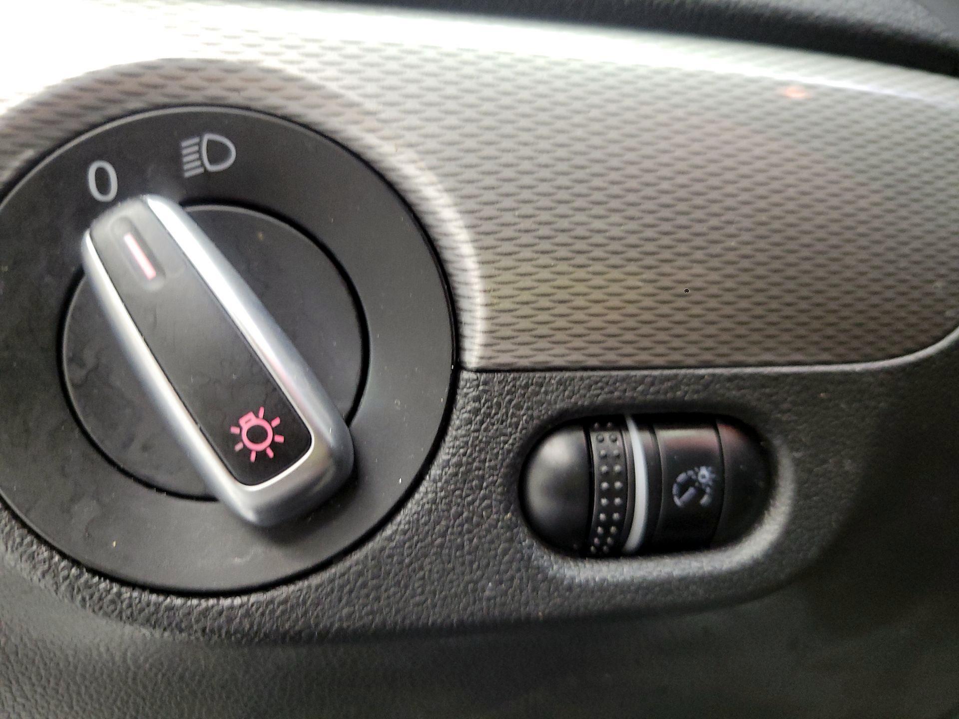 Thumbnail: 2017 Volkswagen Jetta - 11