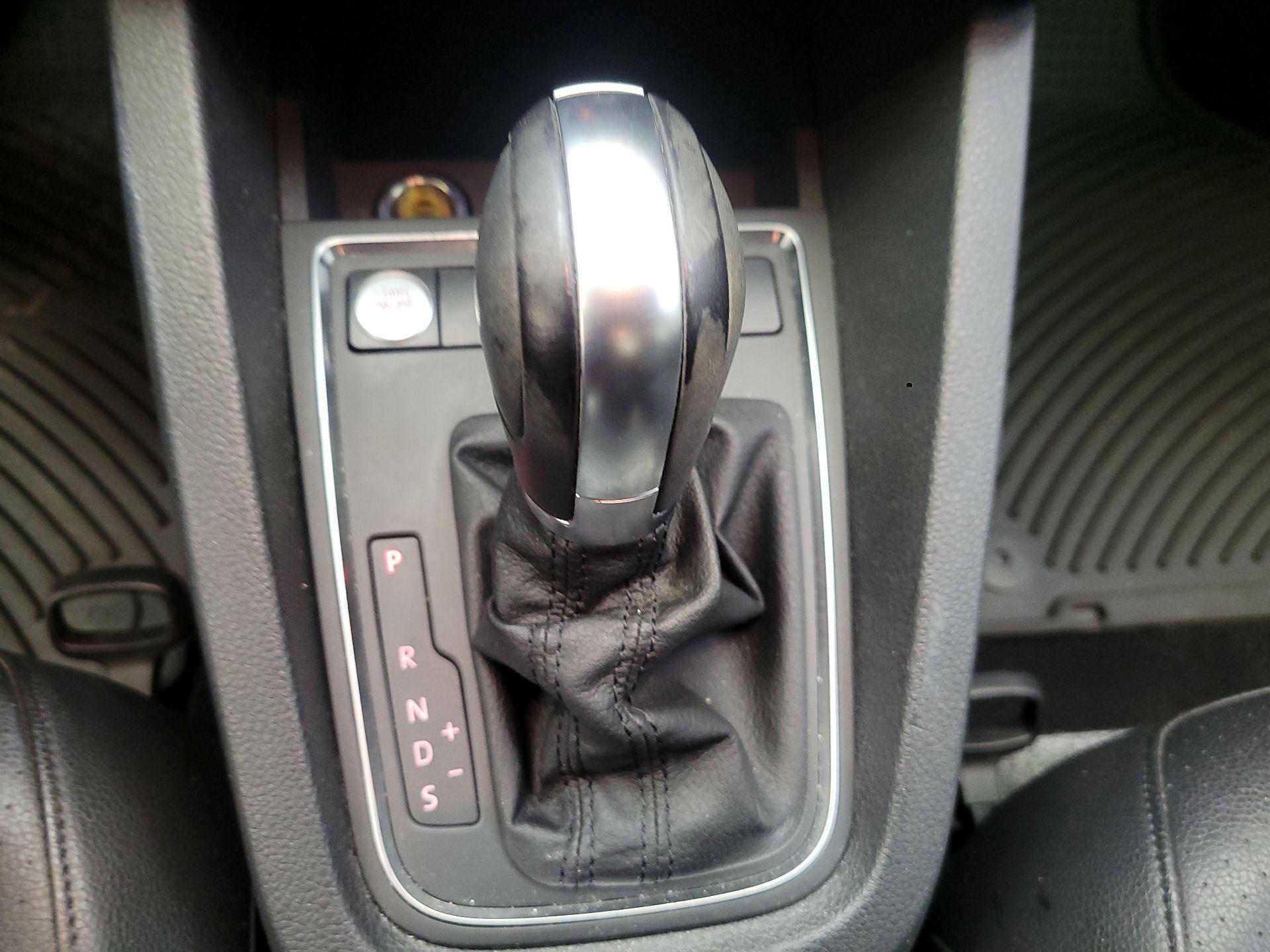 Thumbnail: 2017 Volkswagen Jetta - 15