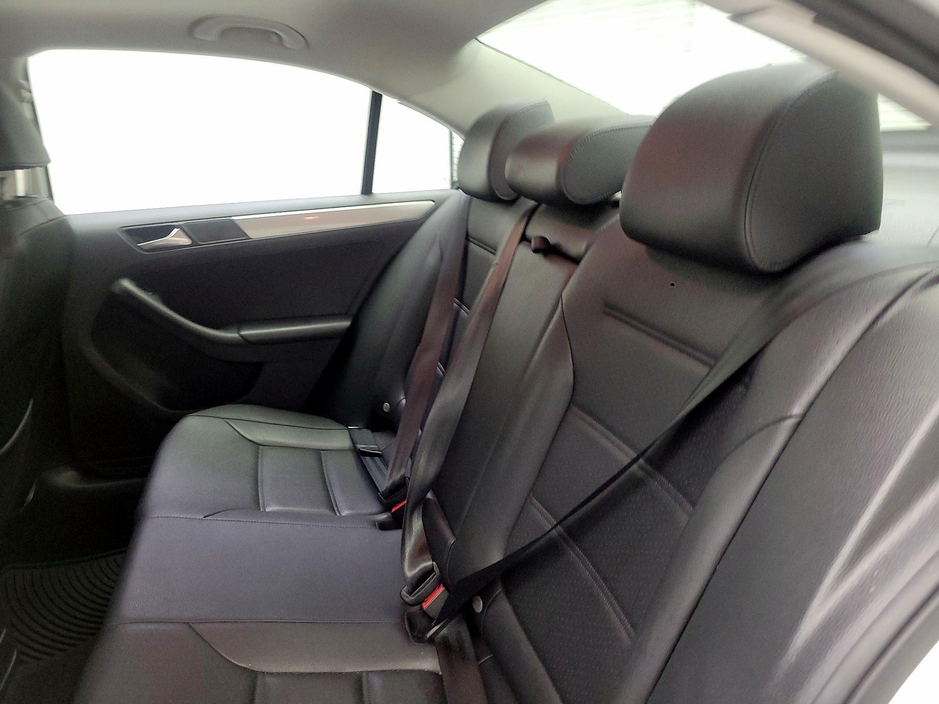 Thumbnail: 2017 Volkswagen Jetta - 18