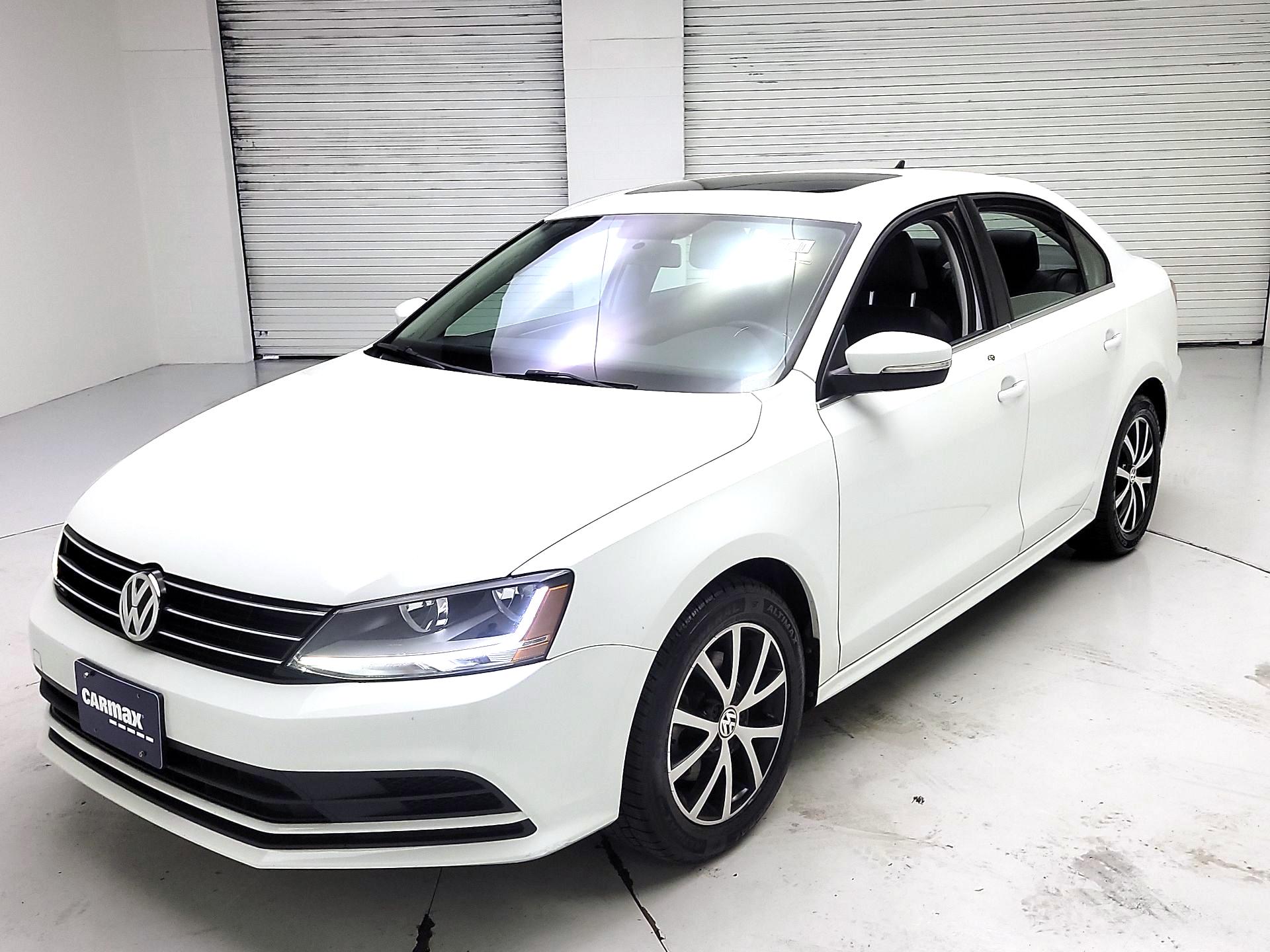 Thumbnail: 2017 Volkswagen Jetta - 3