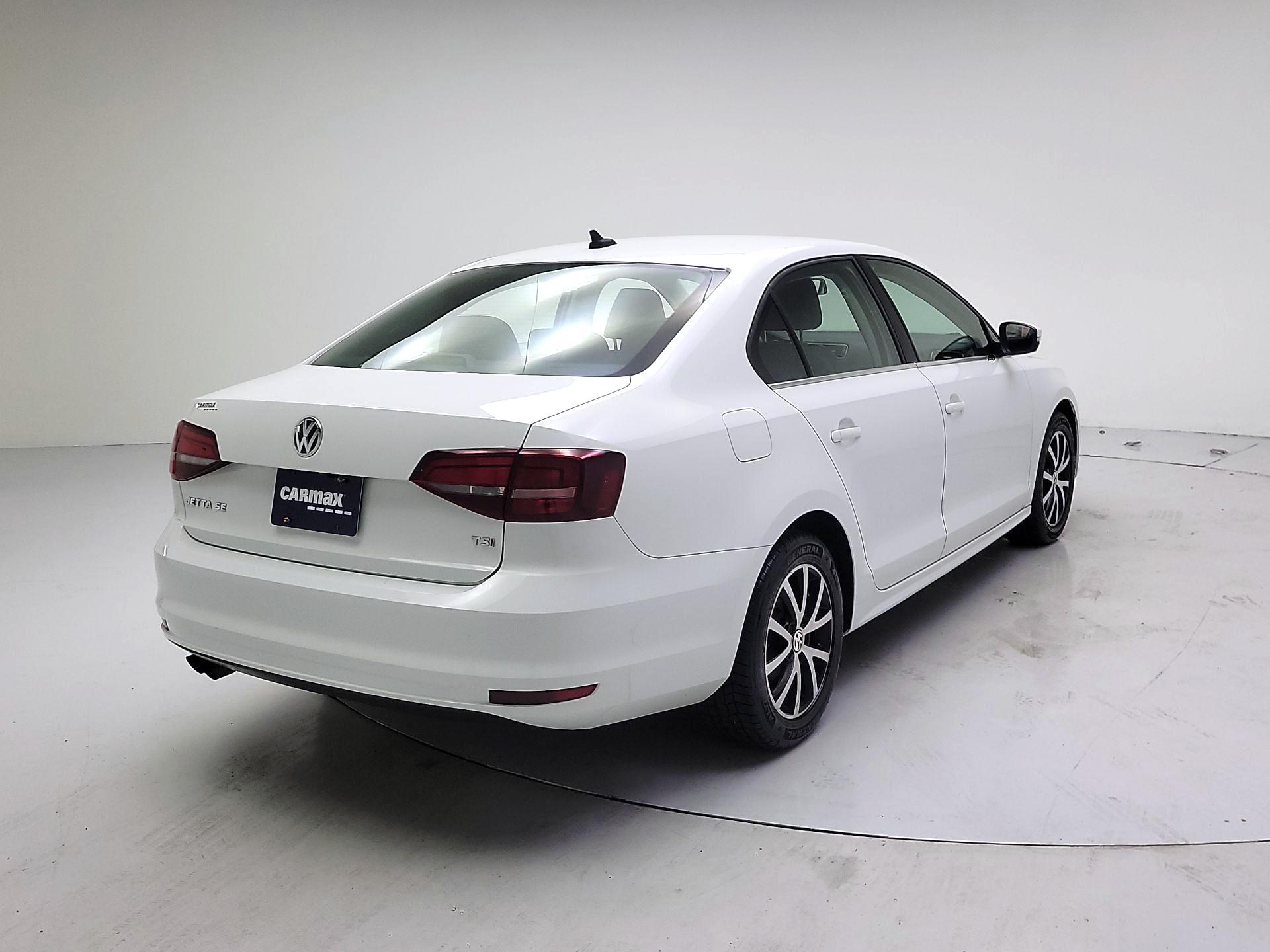 Thumbnail: 2017 Volkswagen Jetta - 5