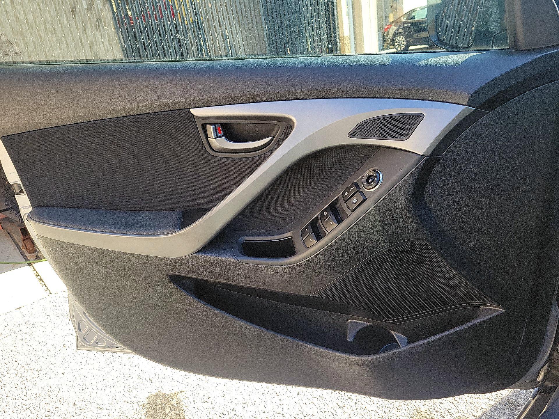 Thumbnail: 2016 Hyundai Elantra - 10