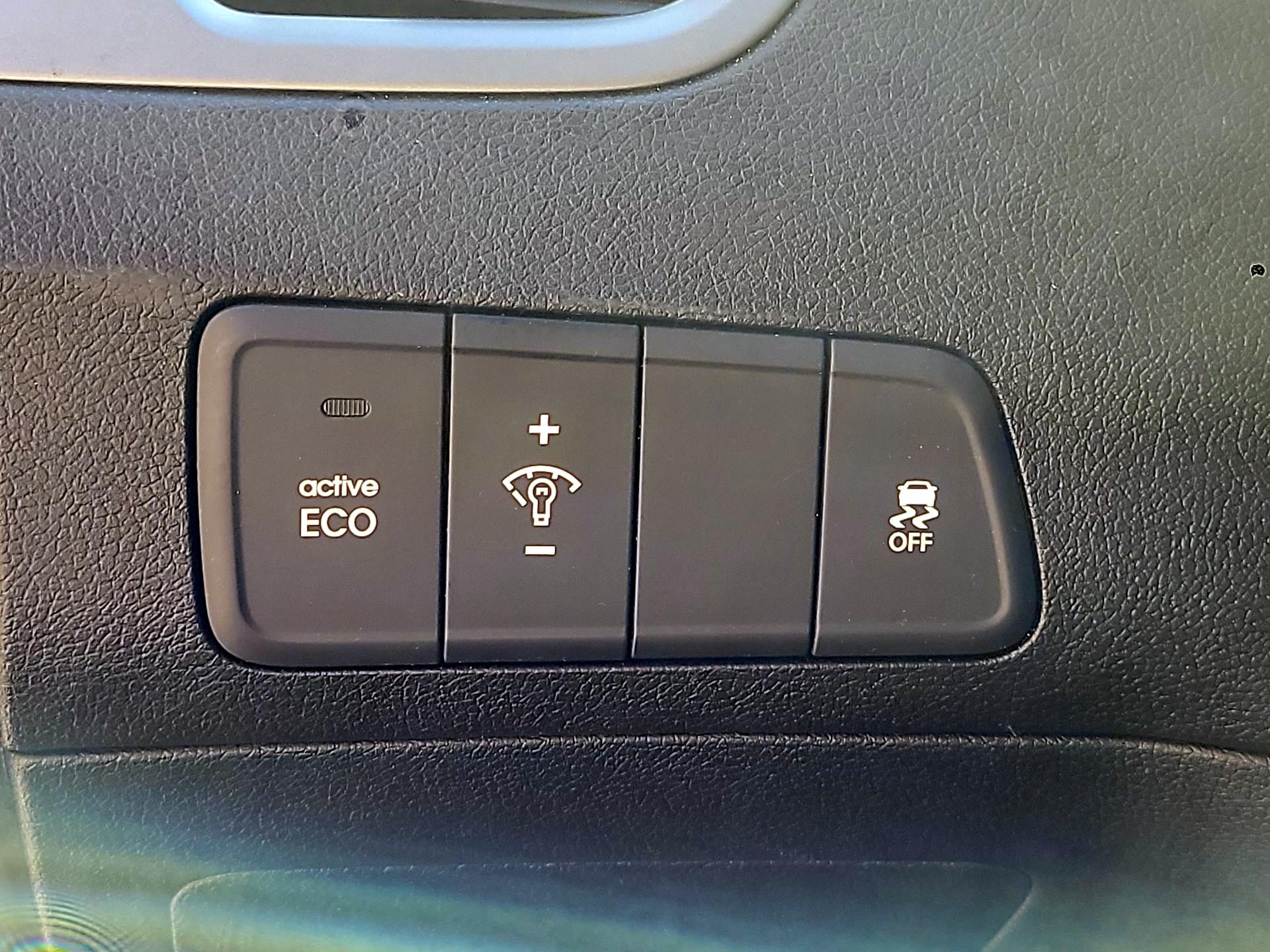 Thumbnail: 2016 Hyundai Elantra - 11