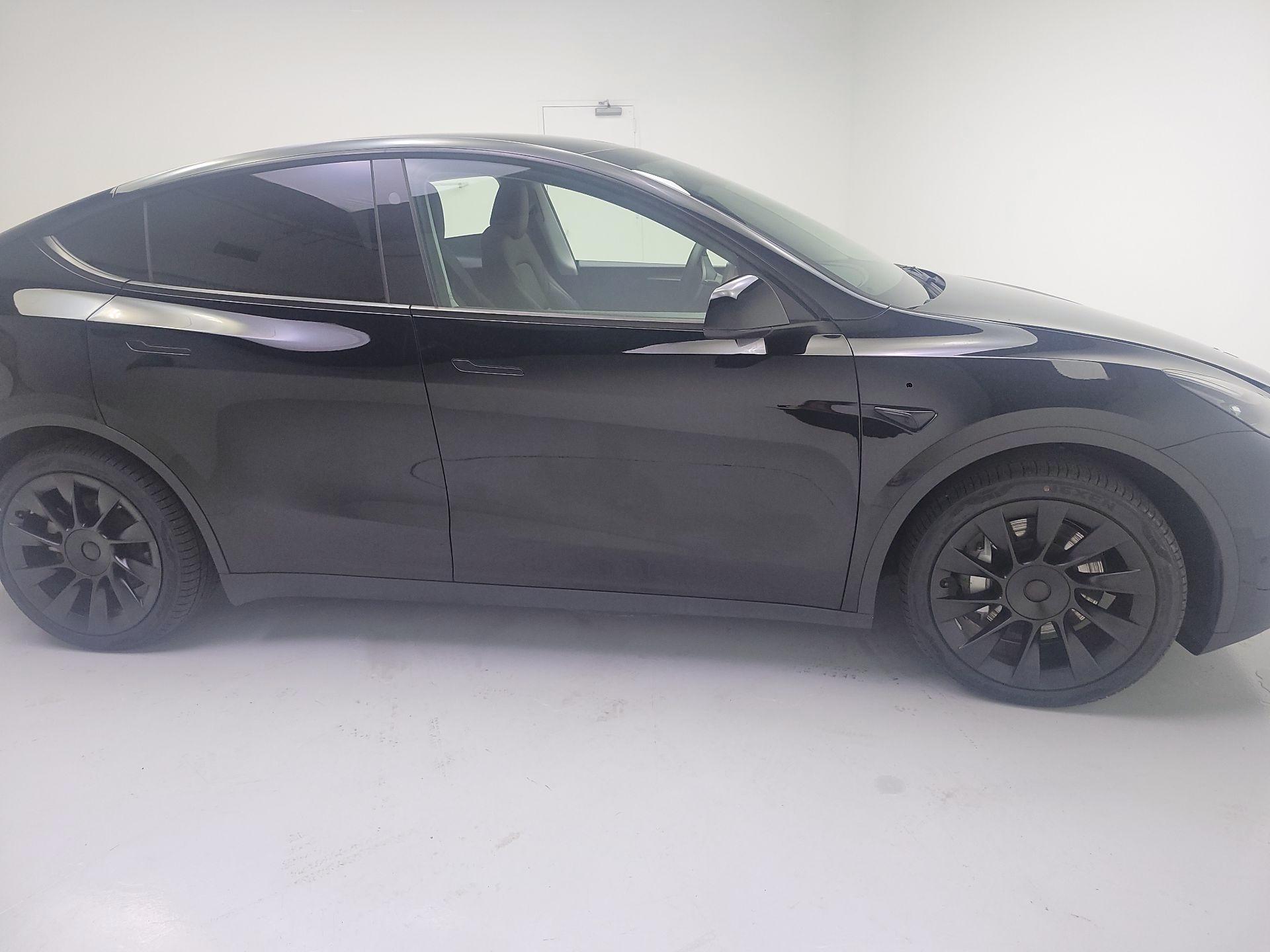 Thumbnail: 2023 Tesla Model Y - 4