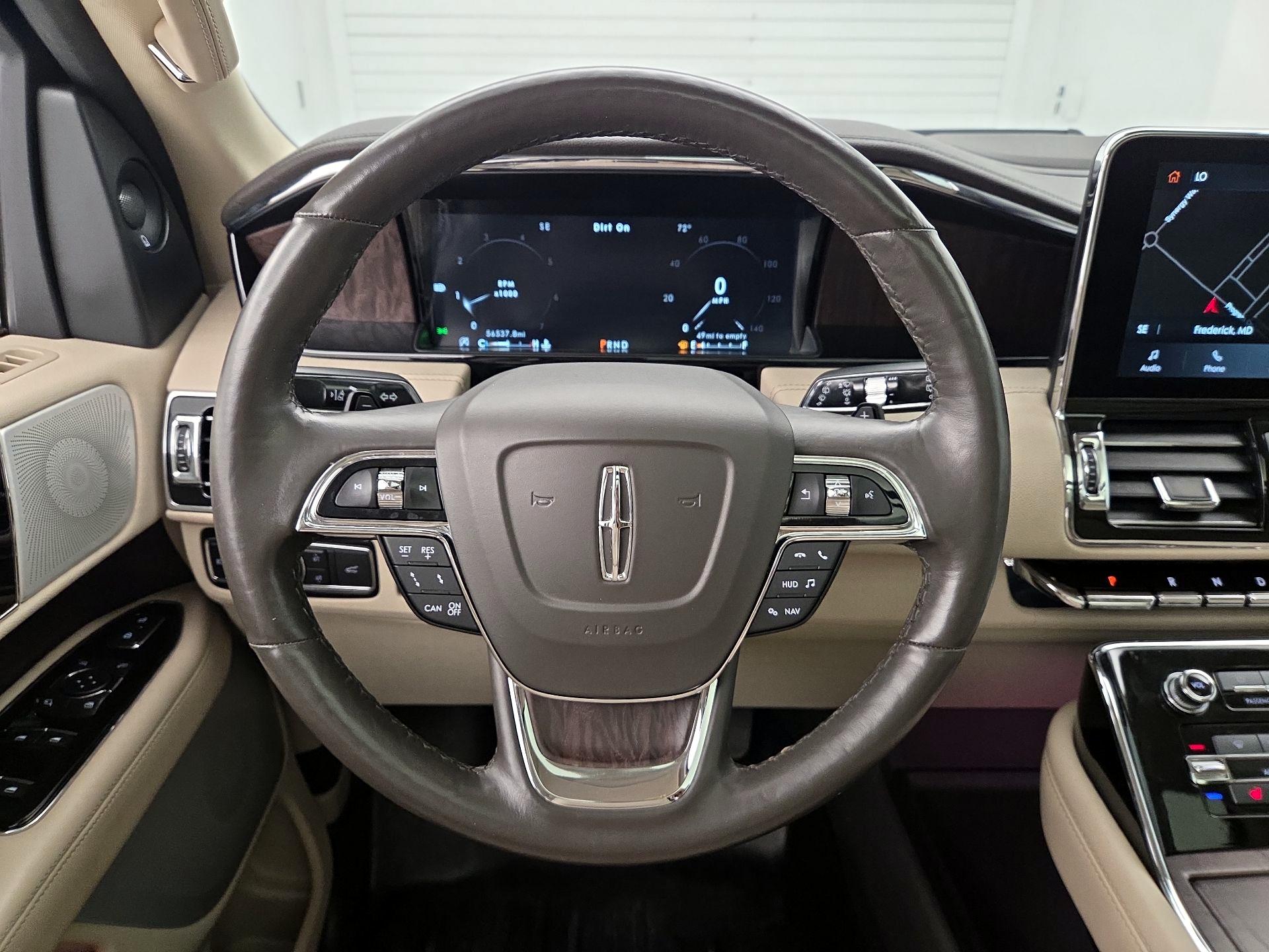 Thumbnail: 2021 Lincoln Navigator L - 10