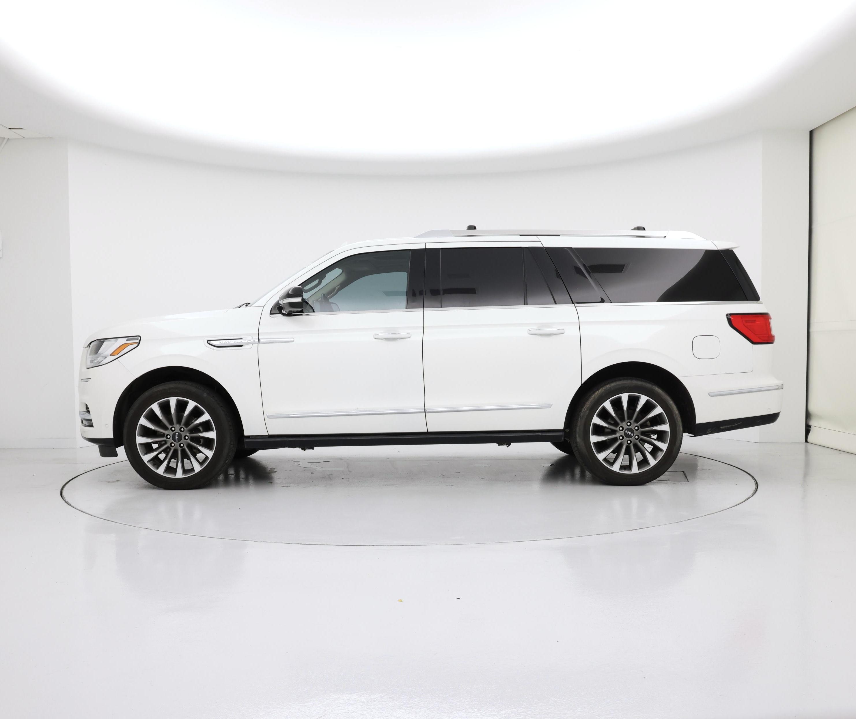 Thumbnail: 2021 Lincoln Navigator L - 3