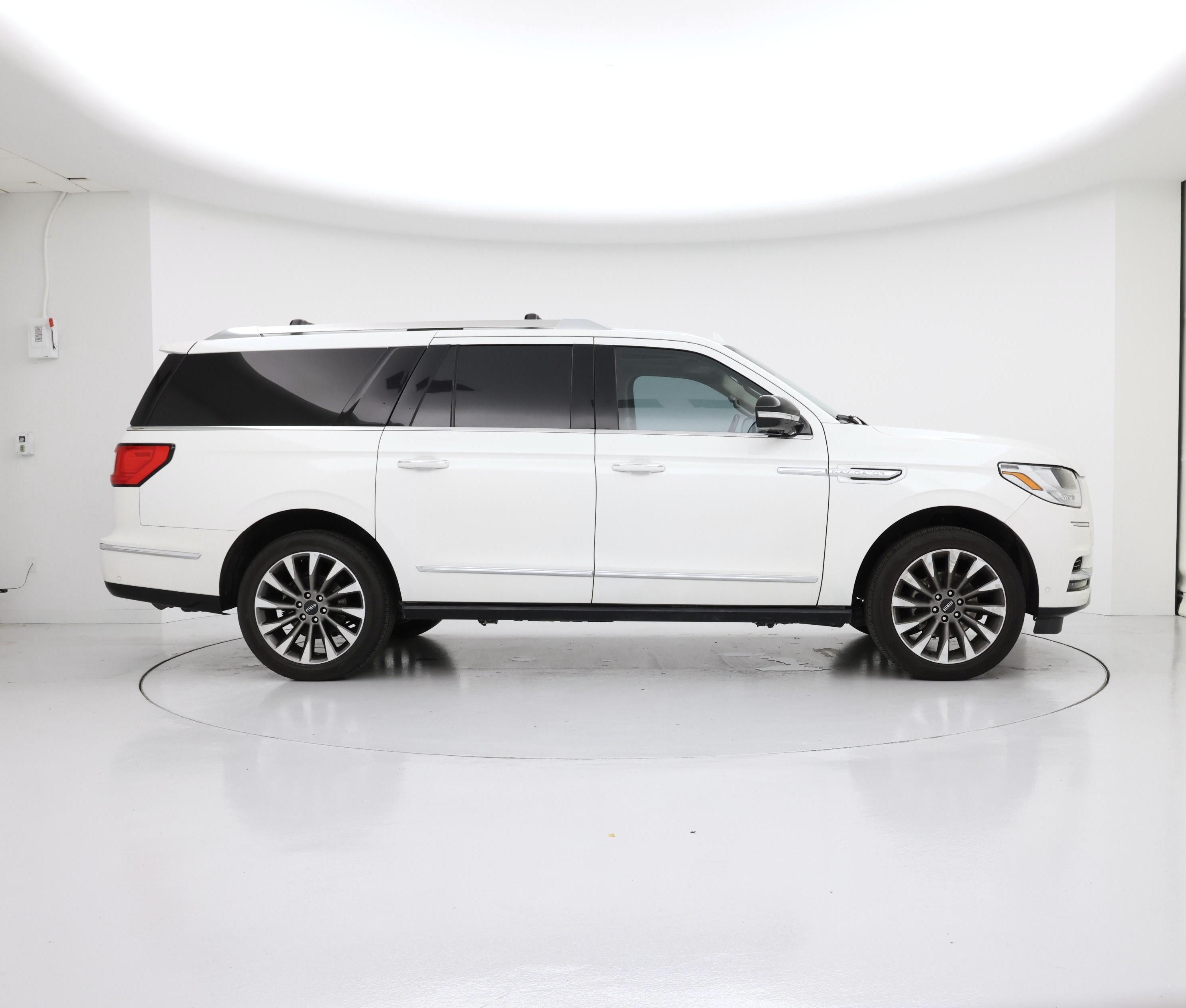 Thumbnail: 2021 Lincoln Navigator L - 7
