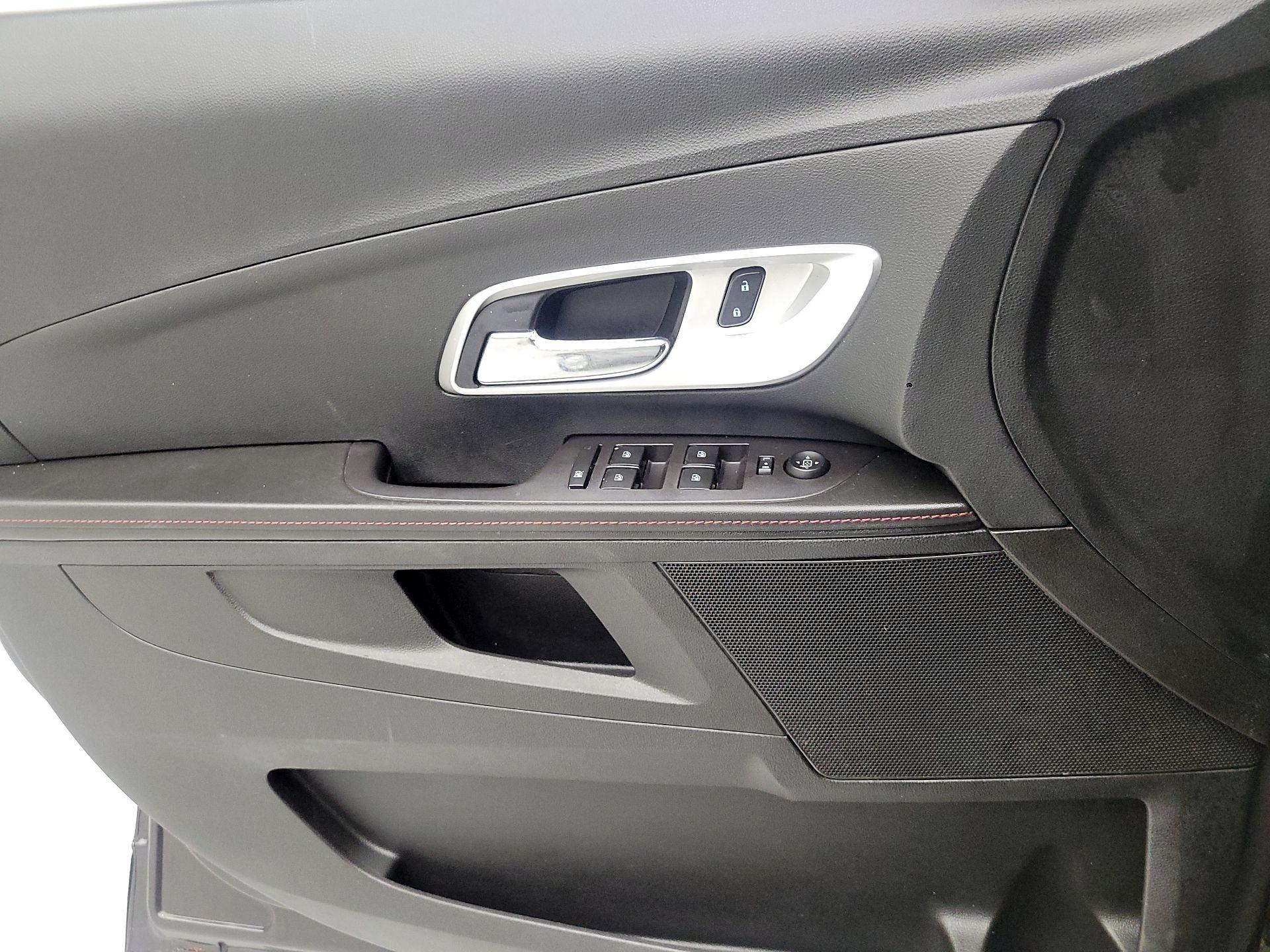 Thumbnail: 2015 Chevrolet Equinox - 10