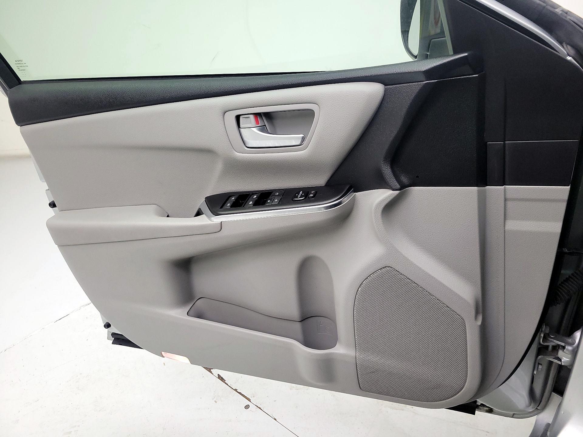 Thumbnail: 2017 Toyota Camry - 10