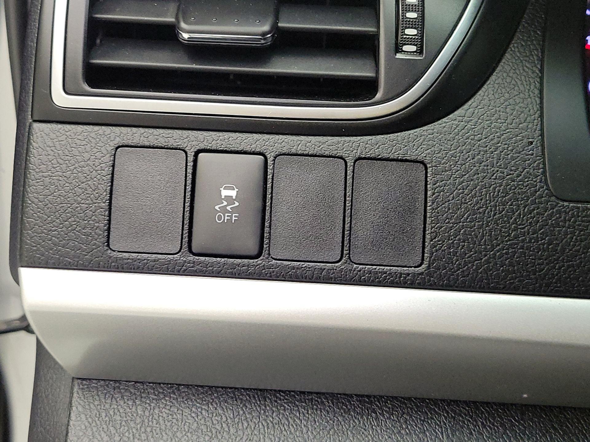 Thumbnail: 2017 Toyota Camry - 11