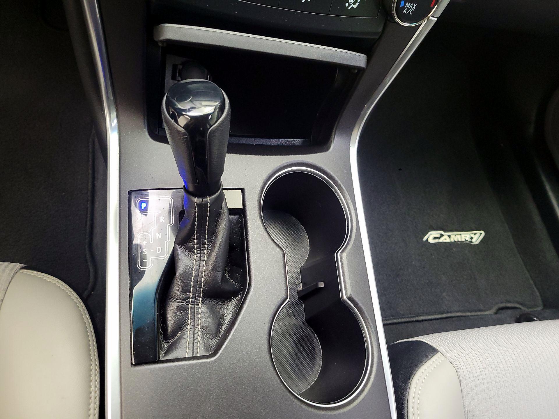 Thumbnail: 2017 Toyota Camry - 15