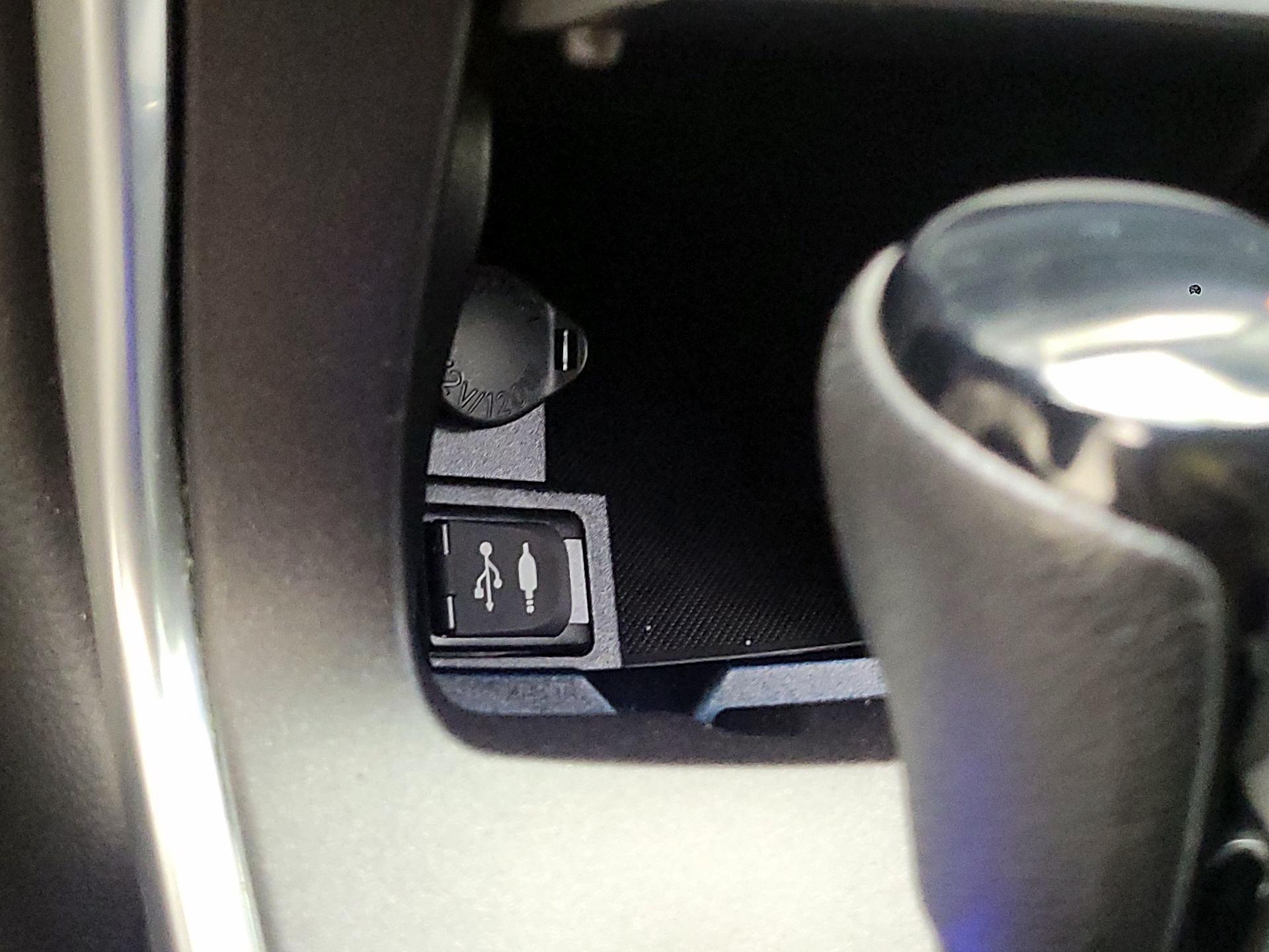 Thumbnail: 2017 Toyota Camry - 16